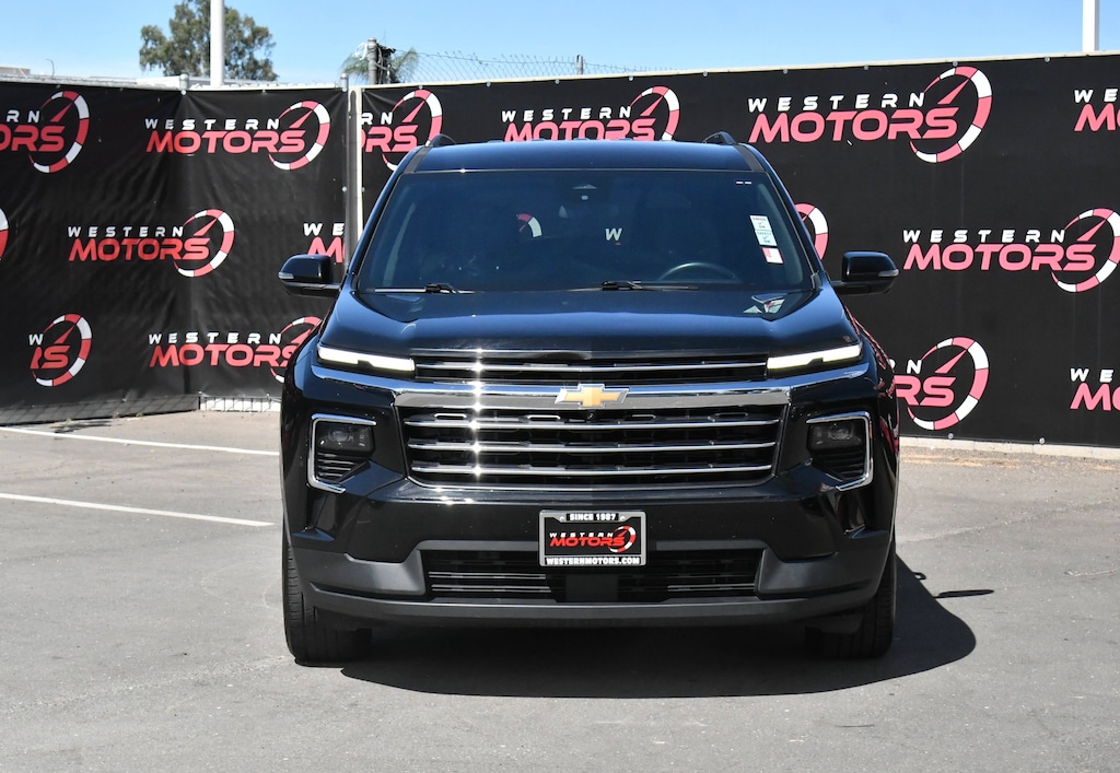 Used 2024 Chevrolet Traverse FWD LT SUV
