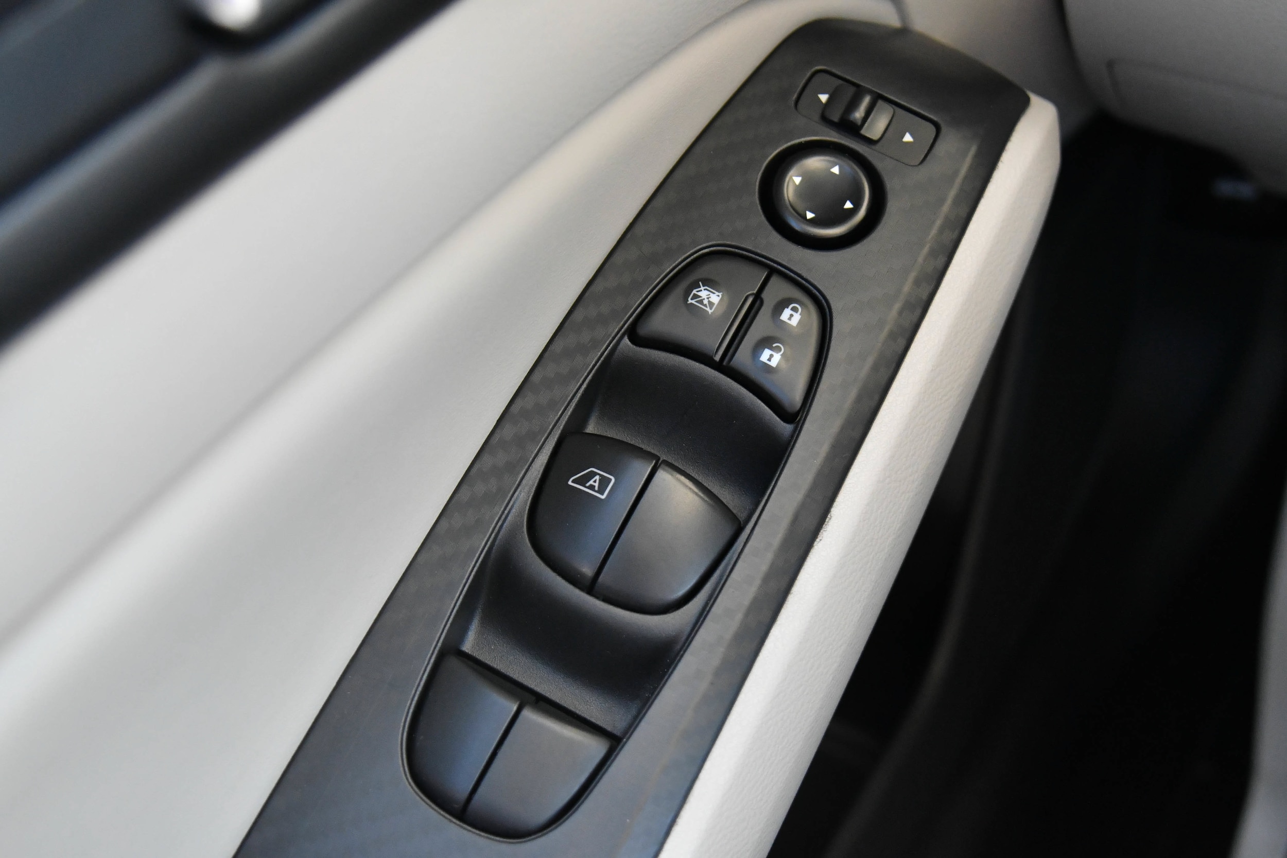 2025 Nissan Altima SV - Photo 27