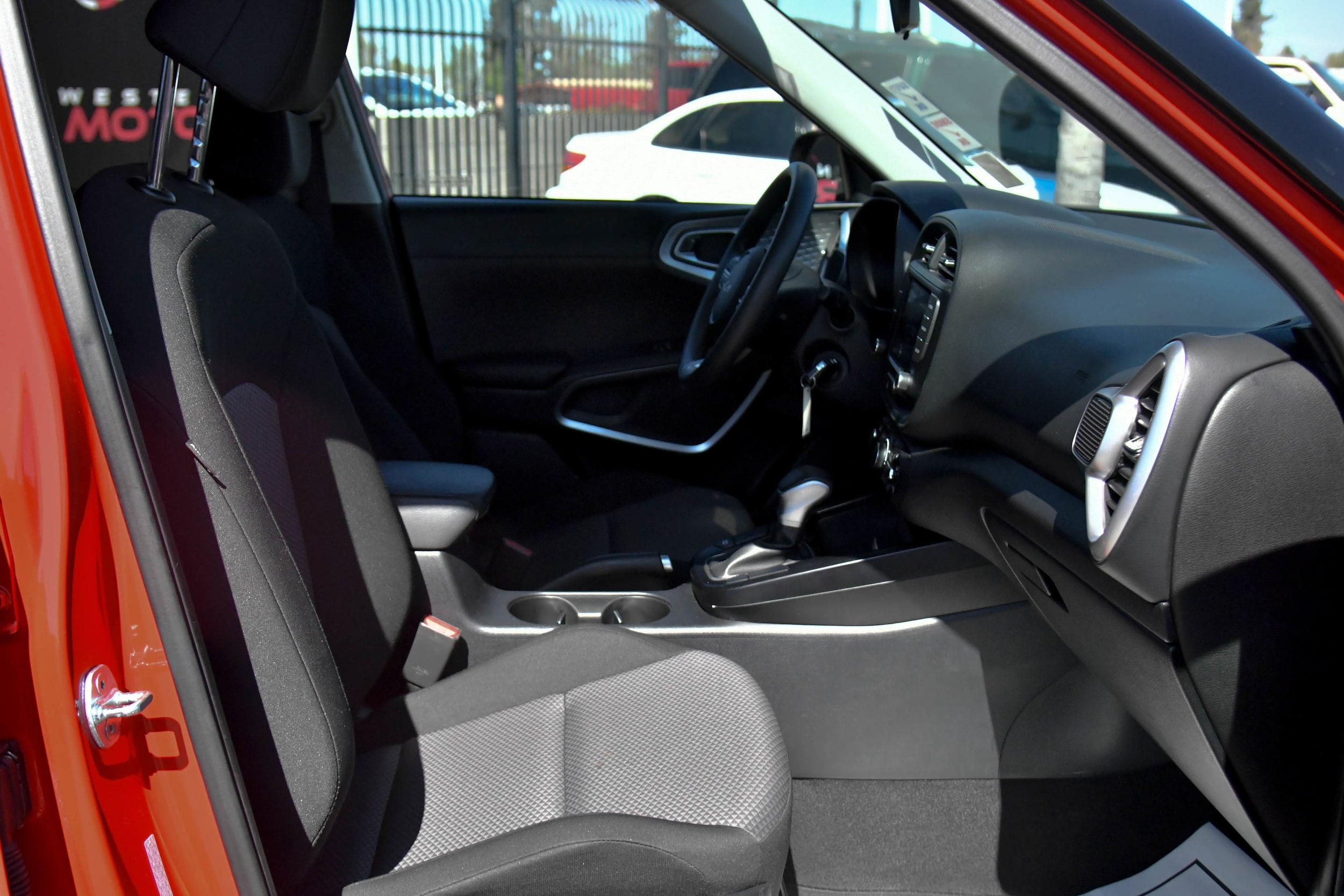 2024 Kia Soul LX - Photo 34