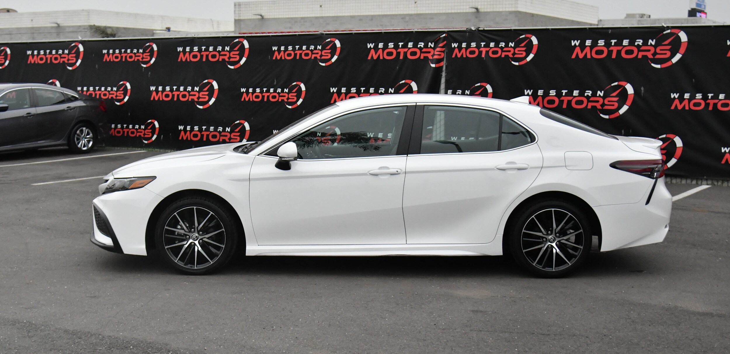 2024 Toyota Camry SE photo 4