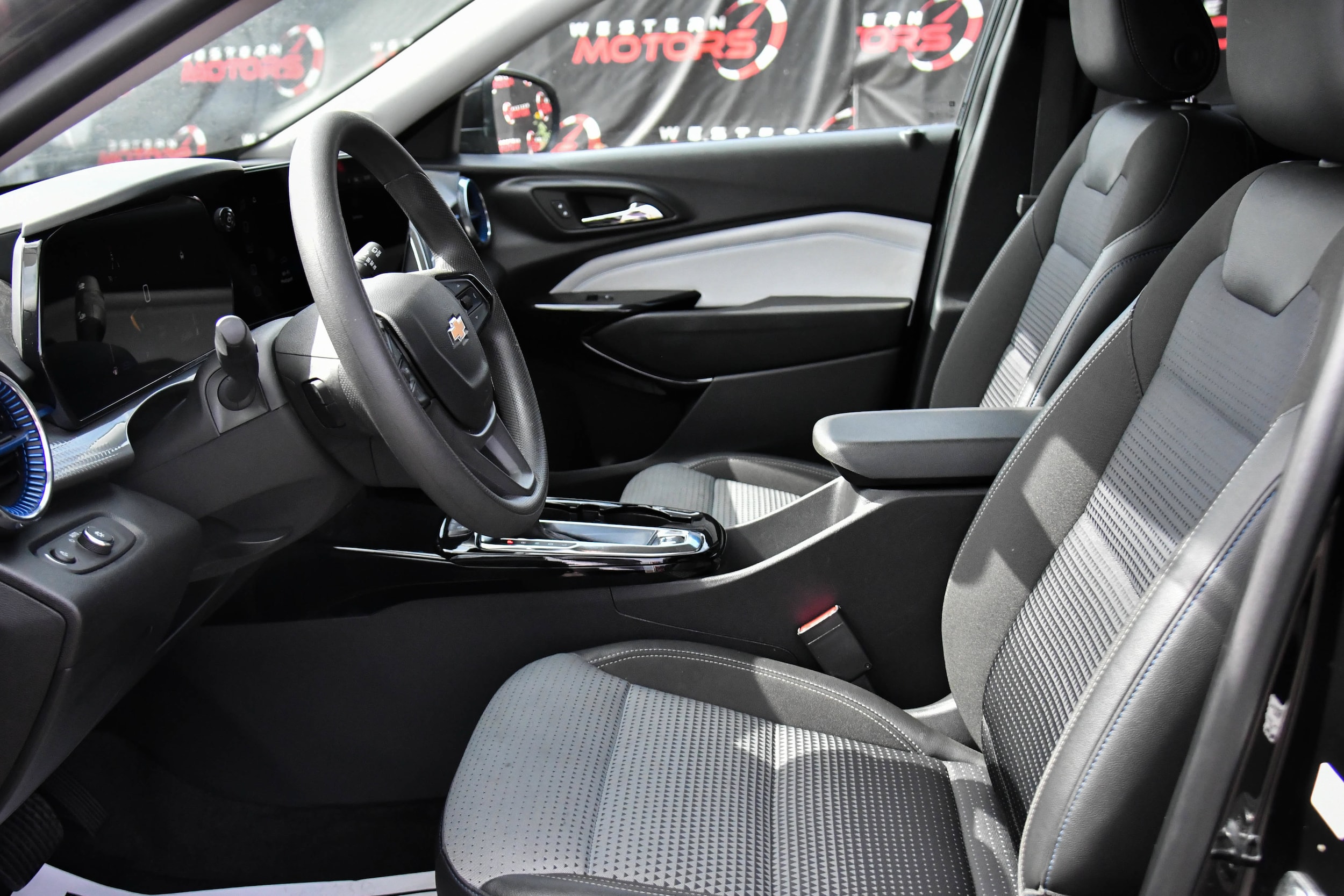 2025 Chevrolet Trax LT - Photo 13