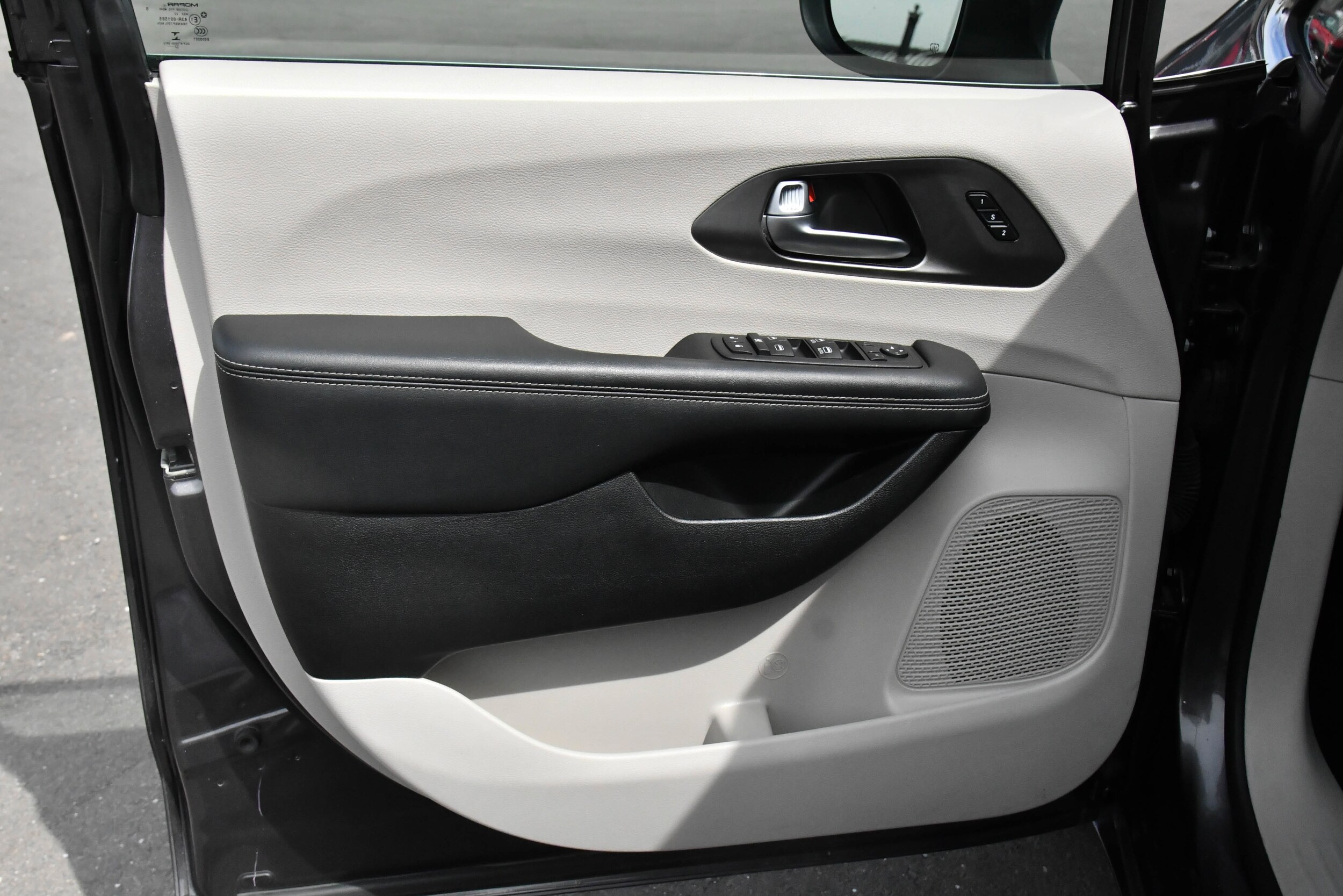 2023 Chrysler Pacifica Touring L - Photo 12