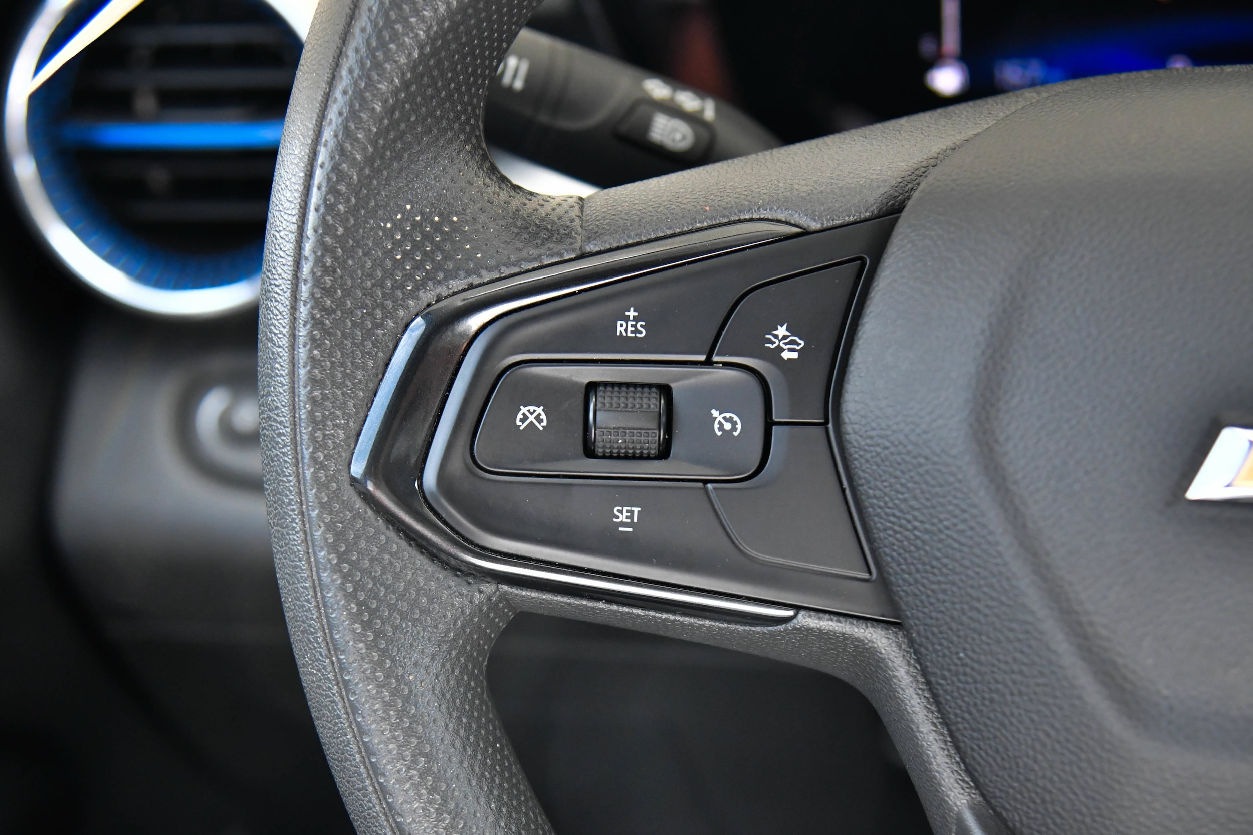 2025 Chevrolet Trax LT - Photo 27