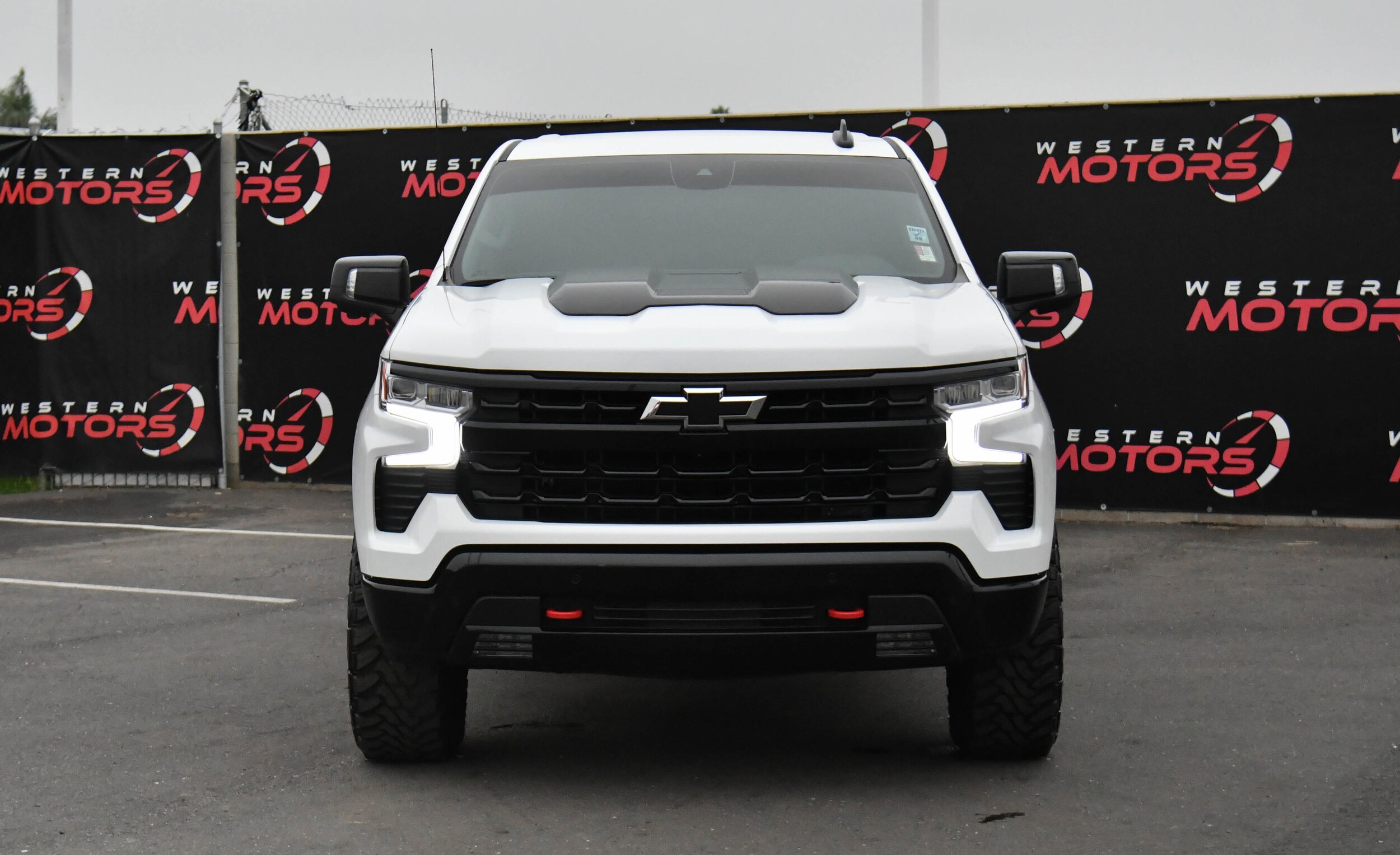 2024 Chevrolet Silverado 1500 LT Trail Boss photo 2