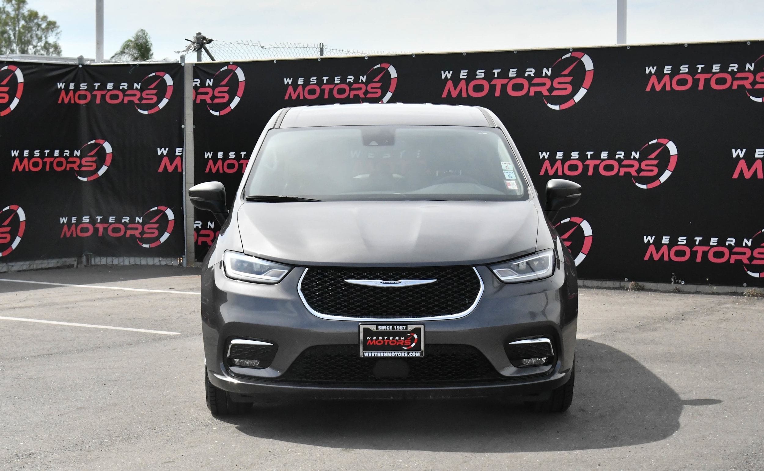 2023 Chrysler Pacifica Touring L - Photo 2