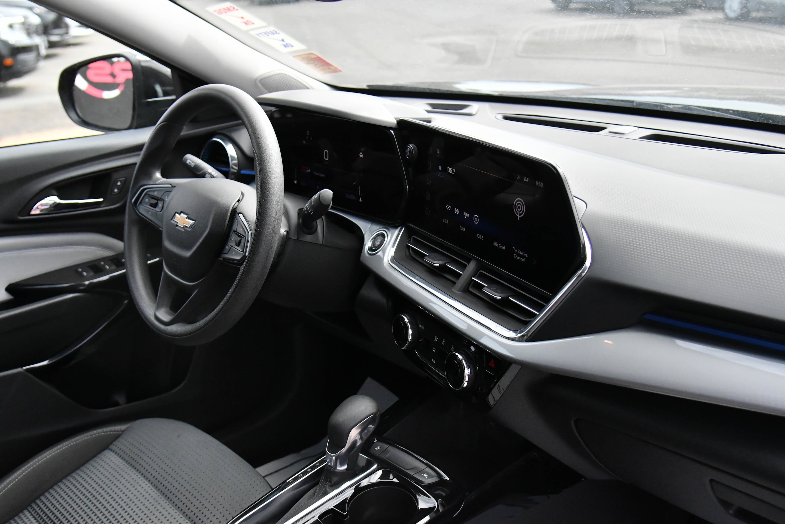2025 Chevrolet Trax LT - Photo 39