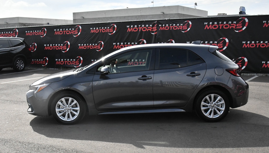 Used 2024 Toyota Corolla Hatchback SE Hatchback 4D Hatchback