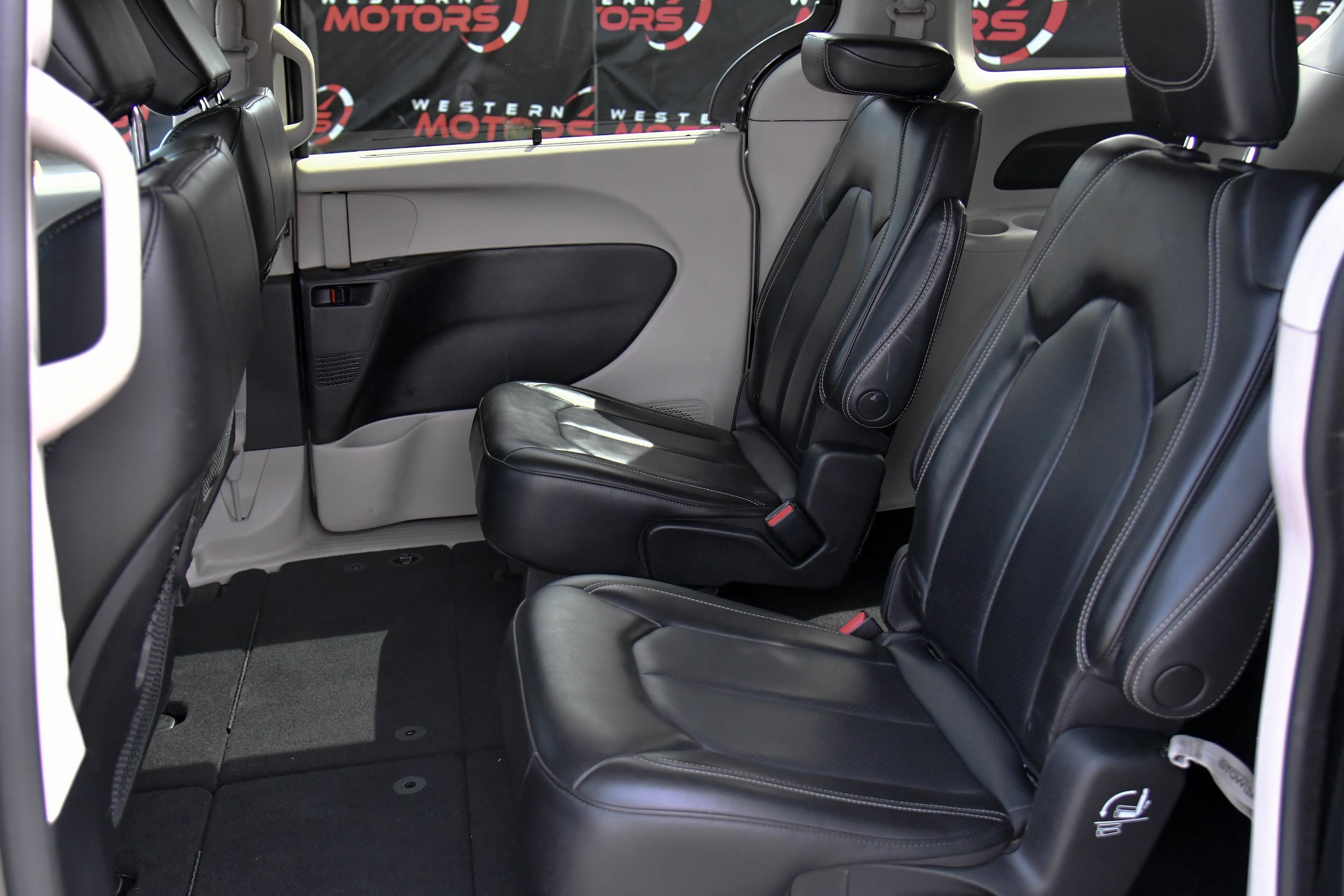 2023 Chrysler Pacifica Touring L - Photo 33