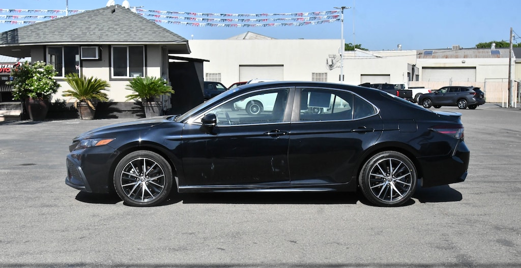 Used 2022 Toyota Camry SE Sedan 4D Sedan