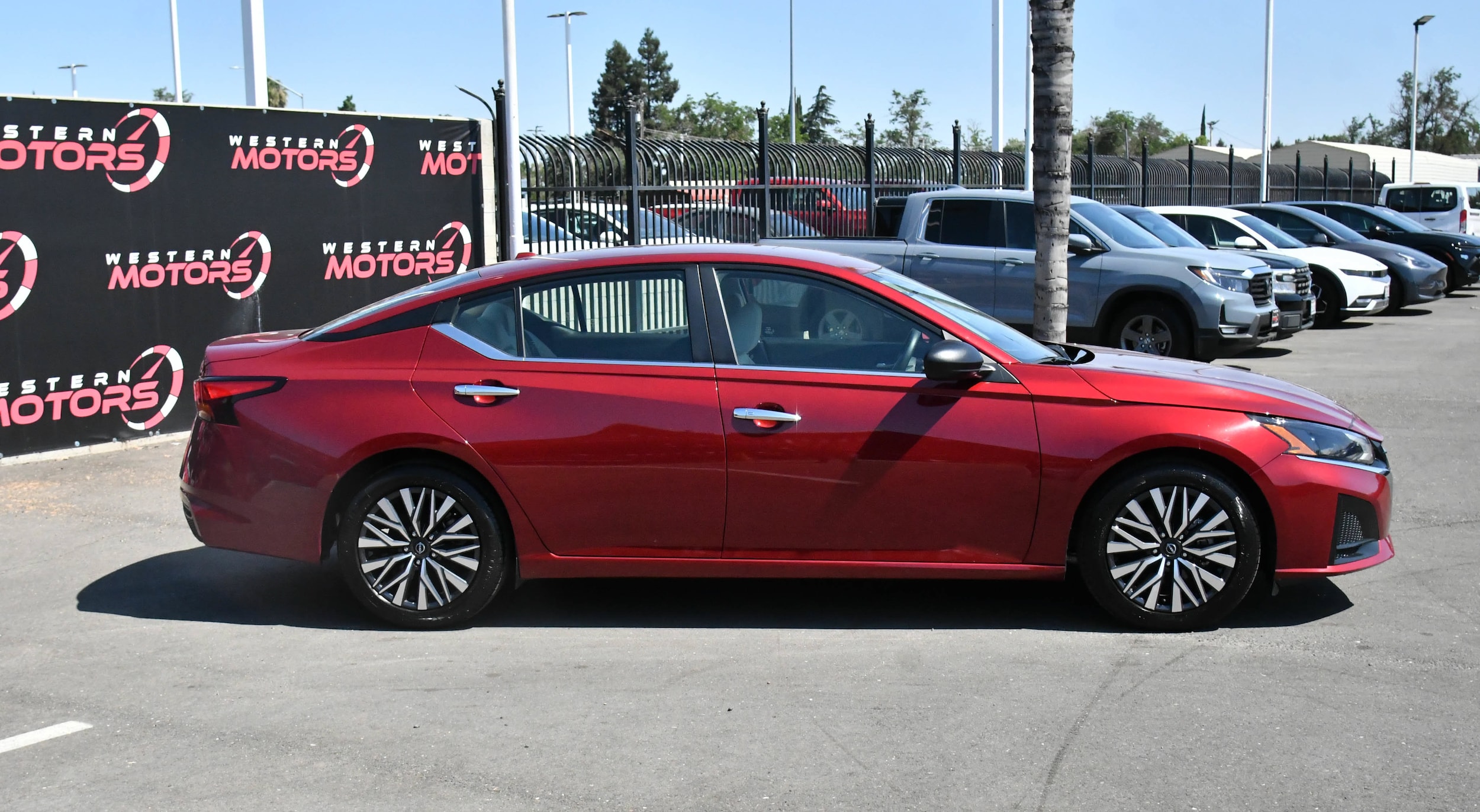2025 Nissan Altima SV - Photo 8