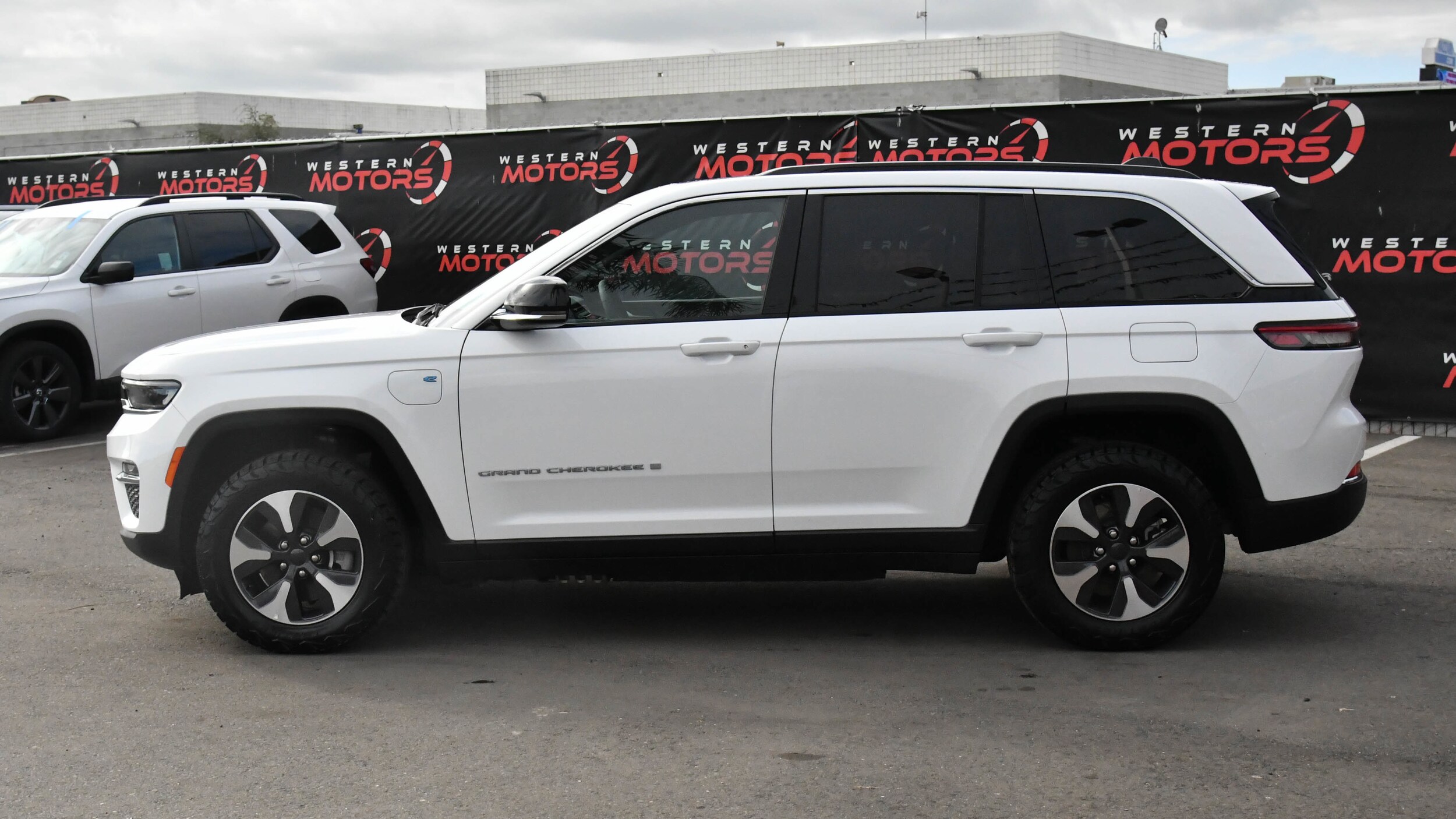 2024 Jeep Cherokee Limited 4xe photo 4