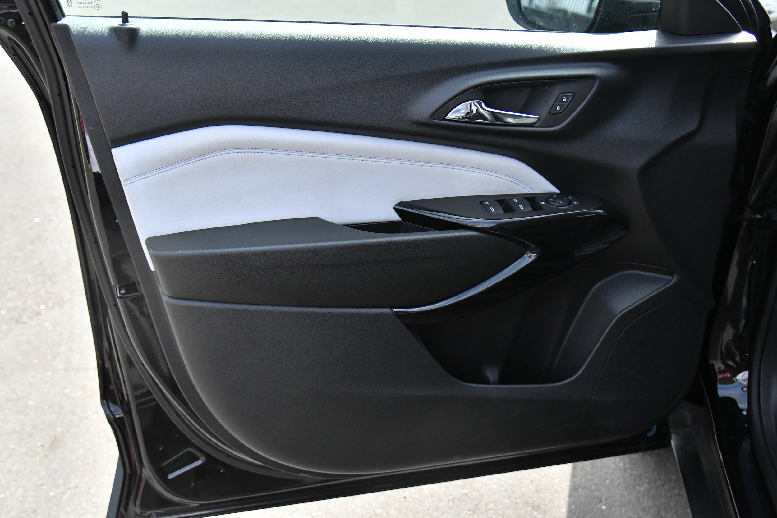 2025 Chevrolet Trax LT - Photo 11