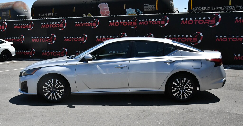 Used 2023 Nissan Altima 2.5 SV Sedan