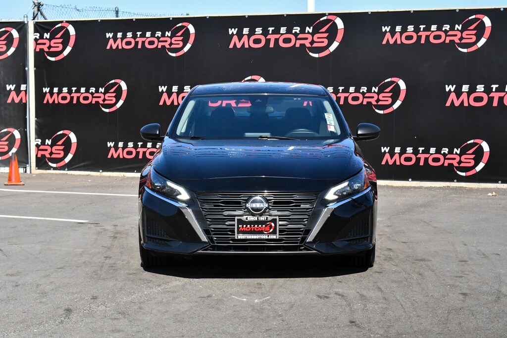 Used 2024 Nissan Altima 2.5 SV Sedan