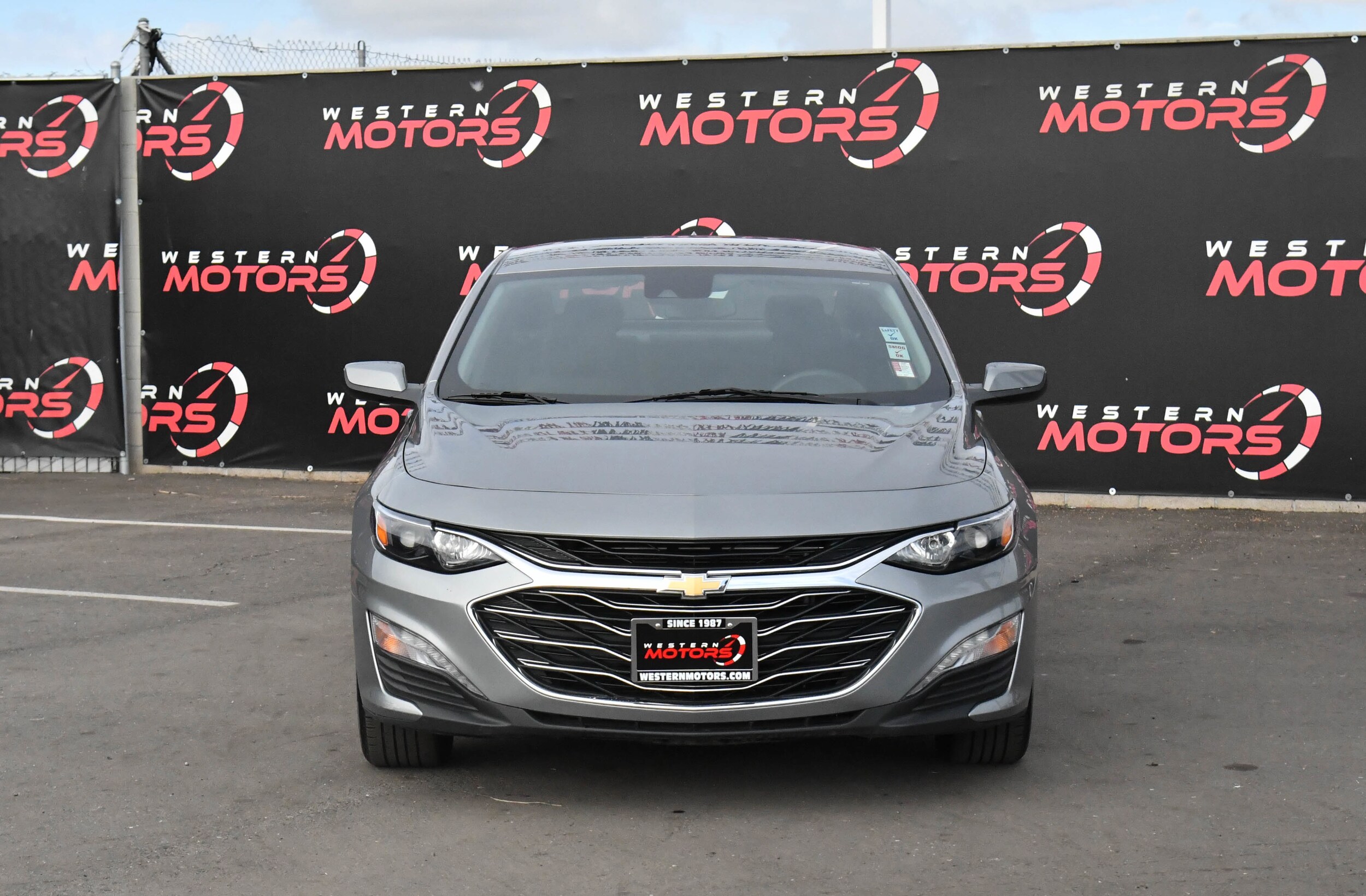 2023 Chevrolet Malibu 1LT photo 2