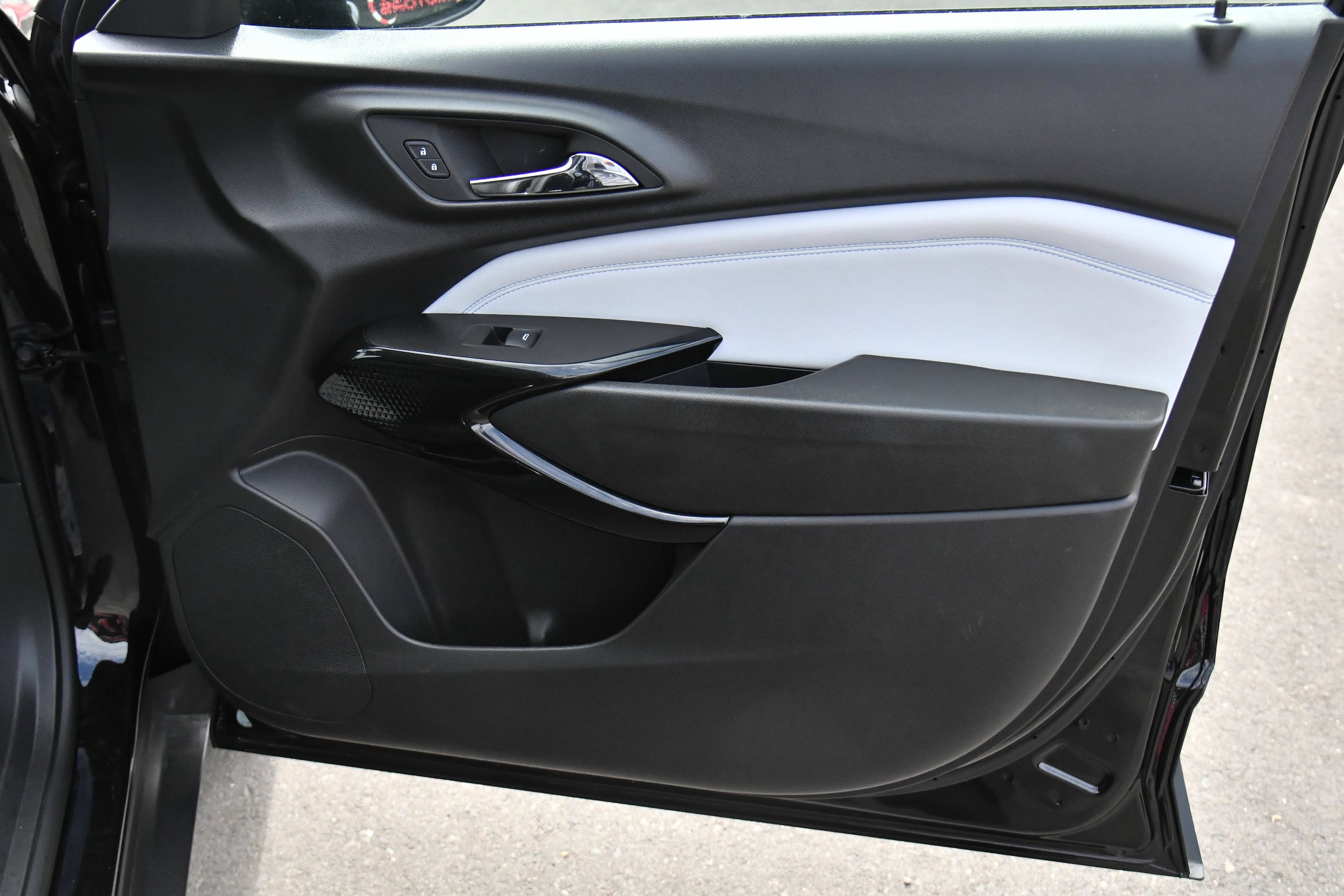 2025 Chevrolet Trax LT - Photo 38