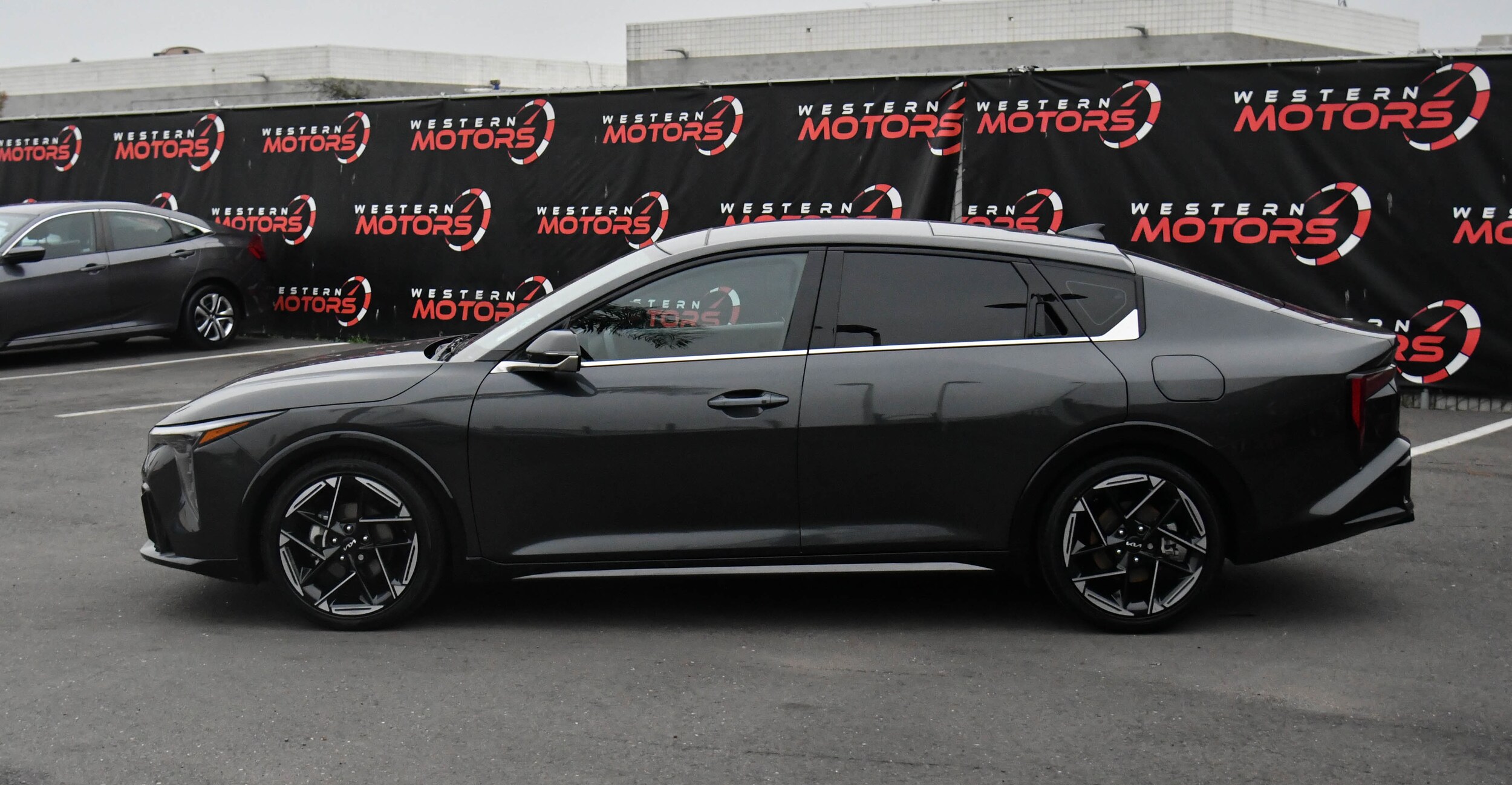 2025 Kia K4 GT-Line photo 4