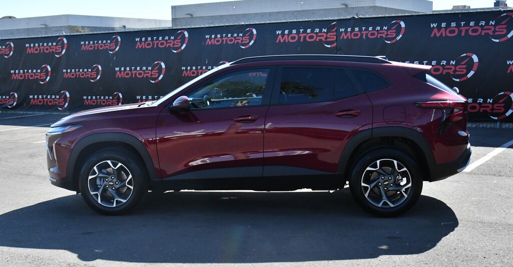 Used 2025 Chevrolet Trax LT SUV