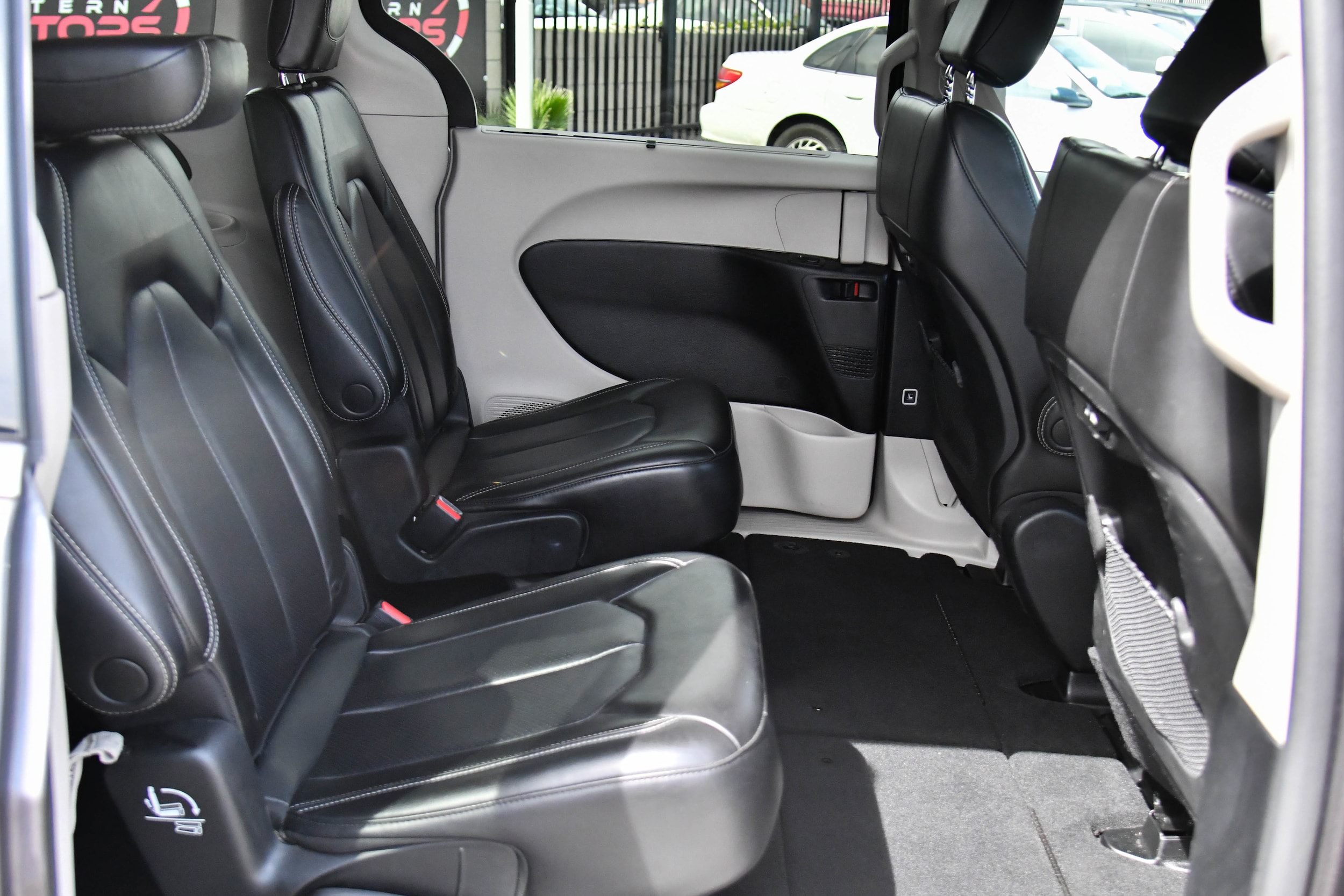 2023 Chrysler Pacifica Touring L - Photo 44