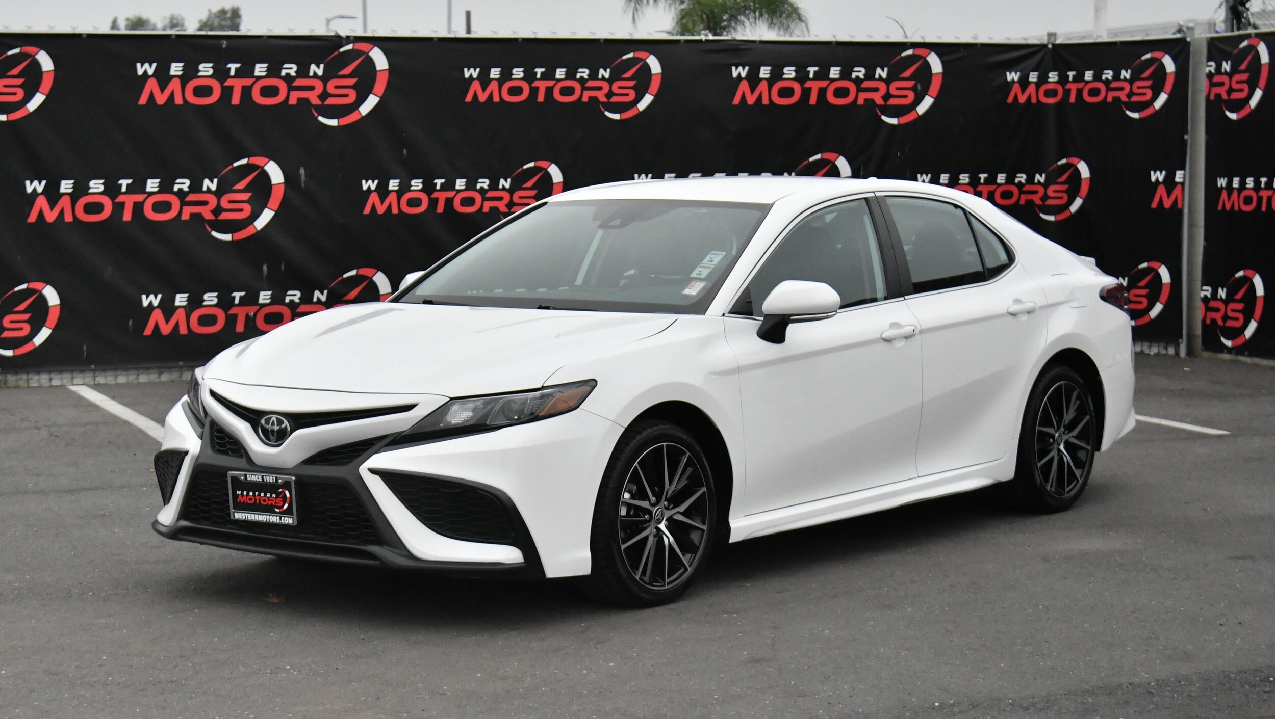 2024 Toyota Camry SE photo 3