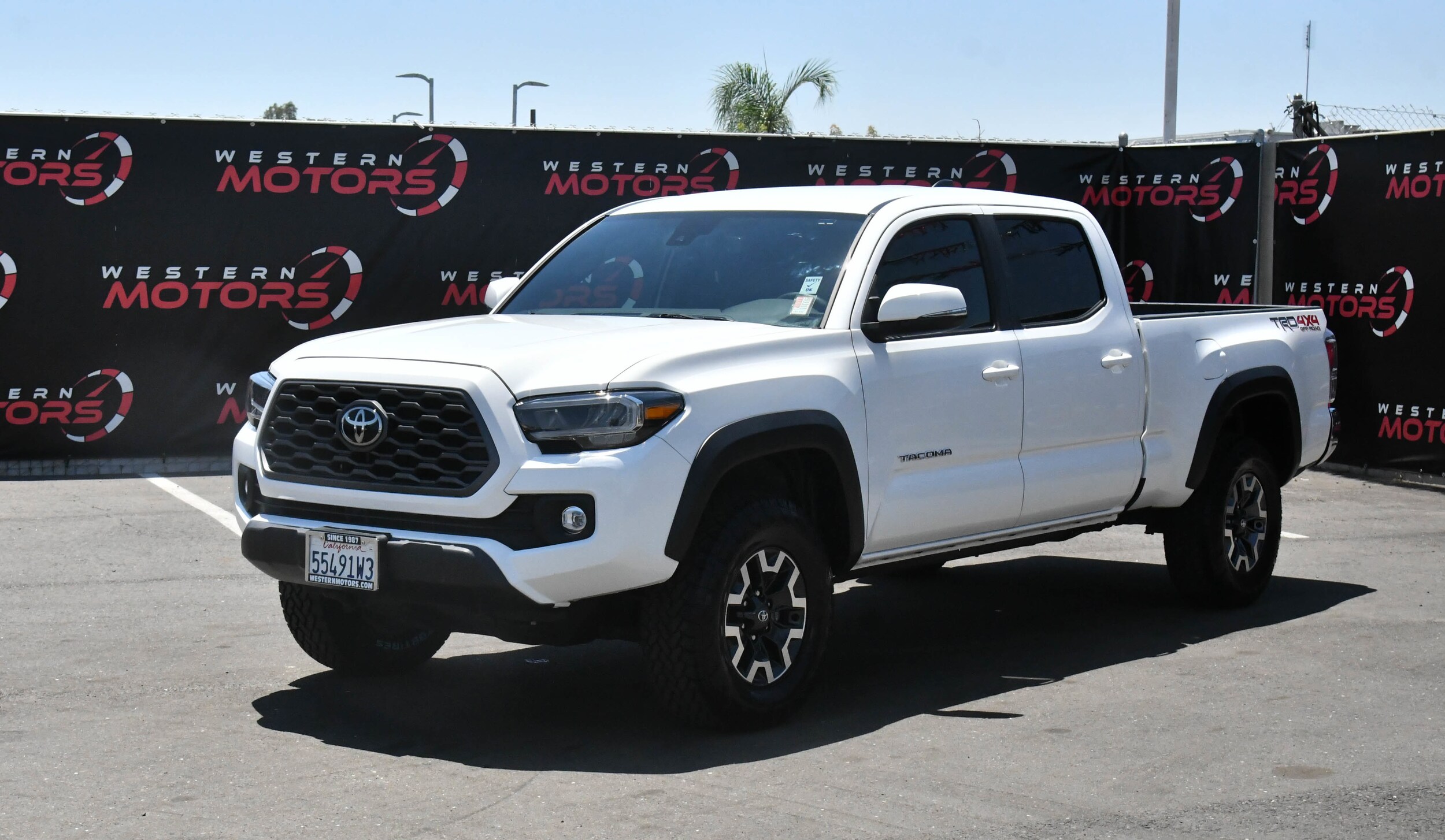 2023 Toyota Tacoma TRD Off-Road photo 2