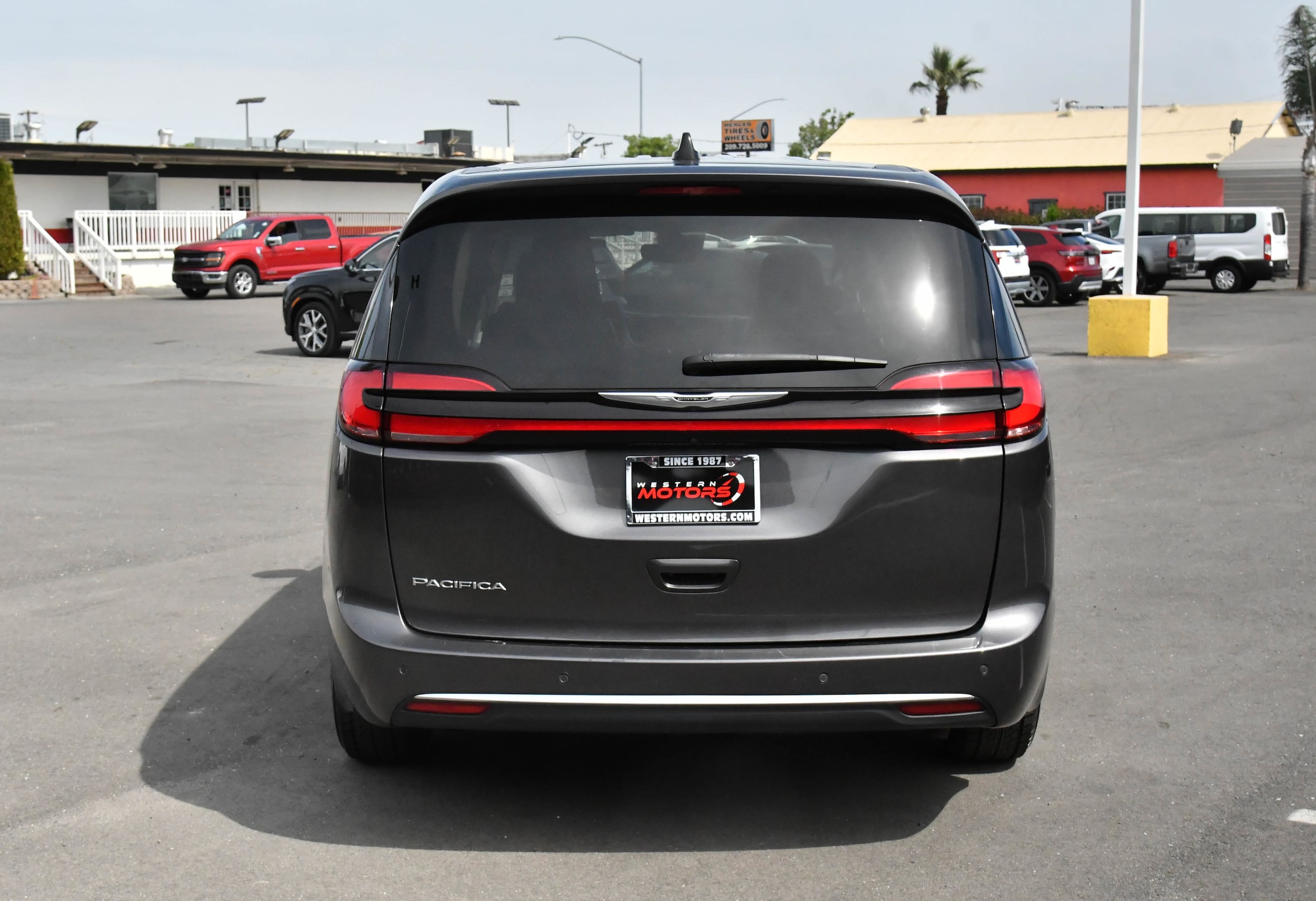 2023 Chrysler Pacifica Touring L - Photo 6