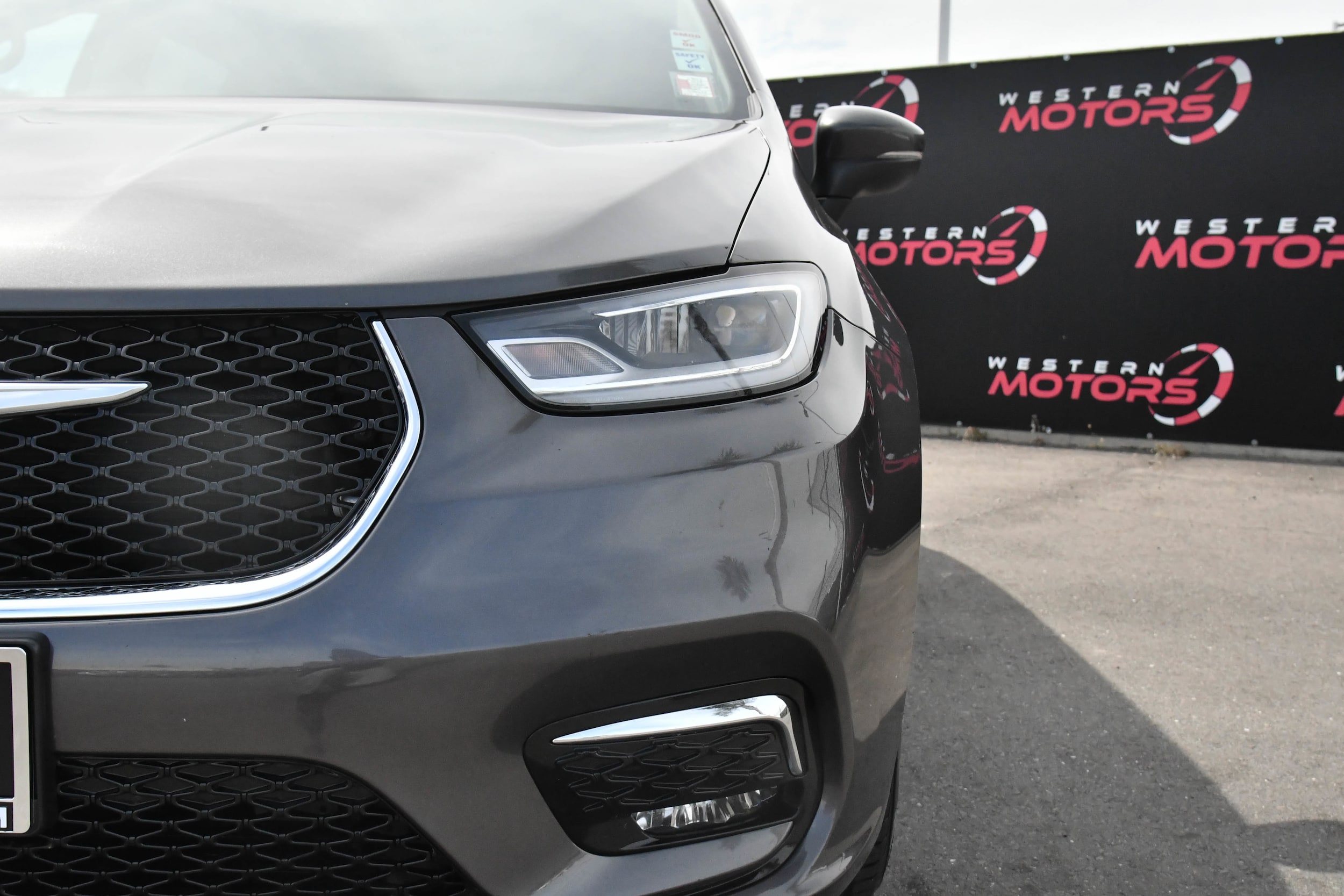 2023 Chrysler Pacifica Touring L - Photo 9