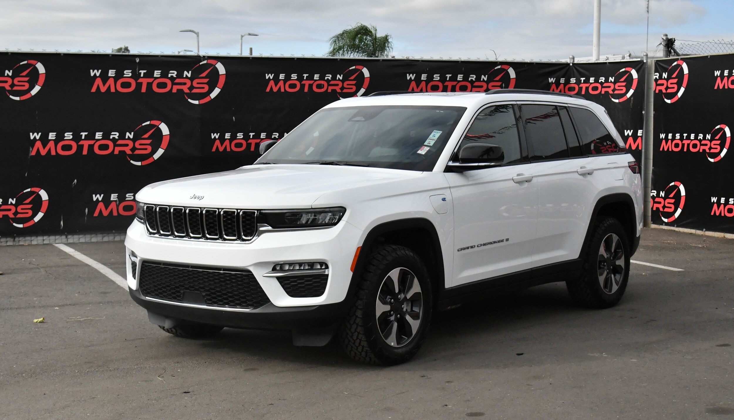 2024 Jeep Cherokee Limited 4xe photo 3