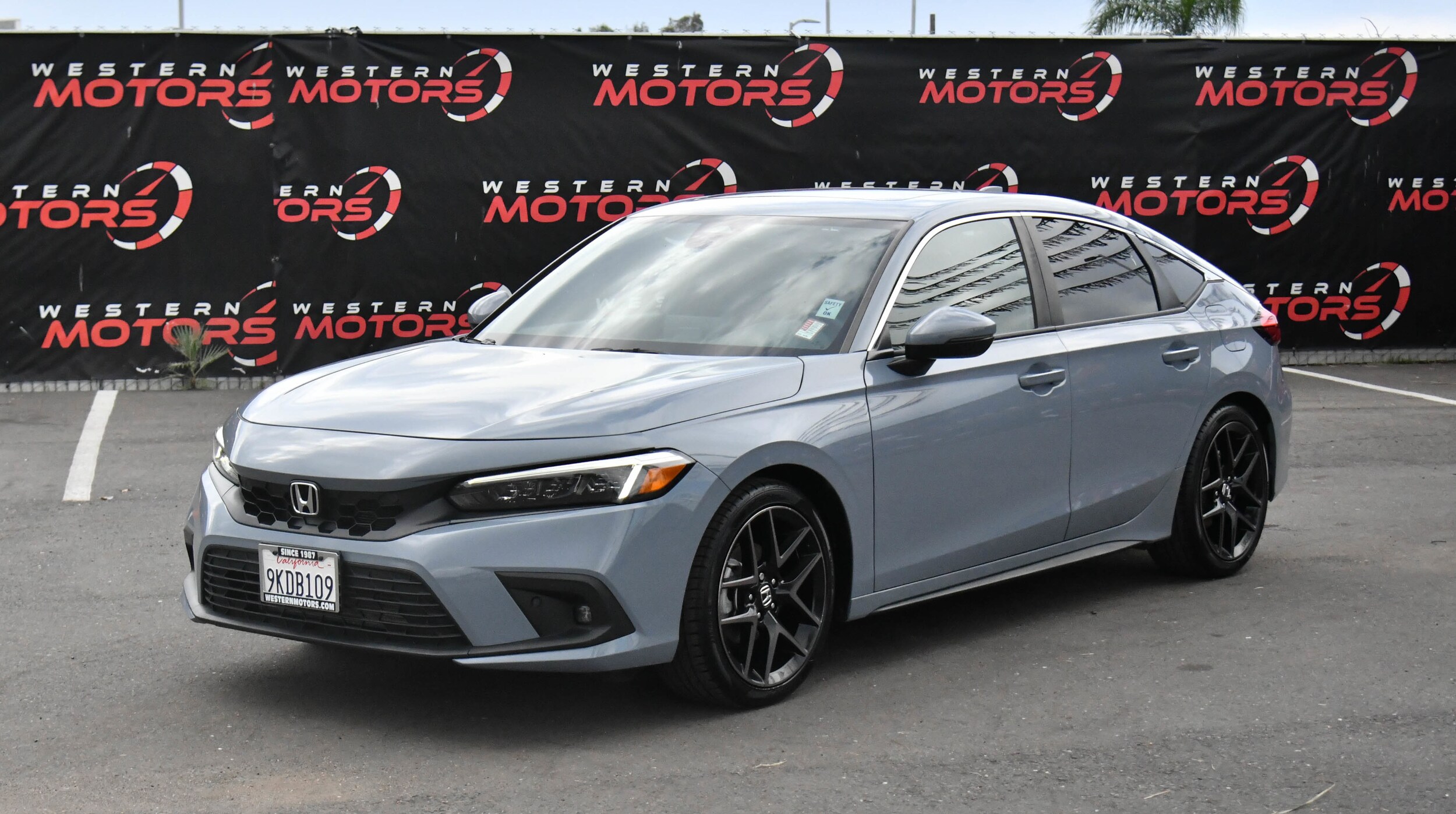 2024 Honda Civic Hatchback Sport Touring photo 2