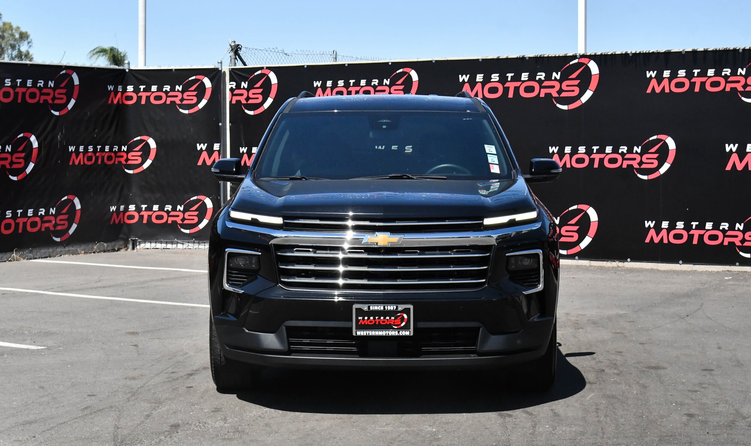 2024 Chevrolet Traverse 1LT photo 2