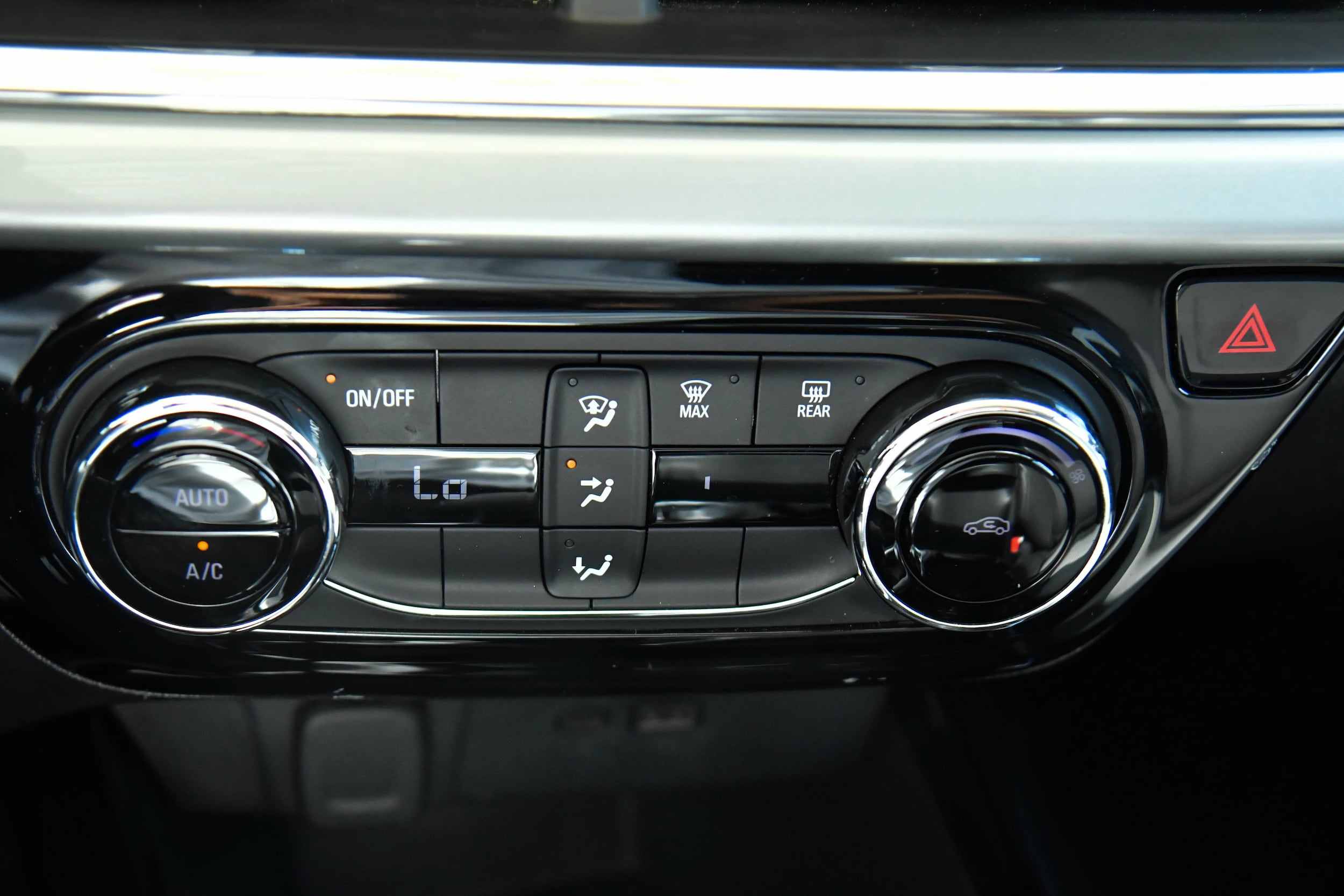 2025 Chevrolet Trax LT - Photo 19