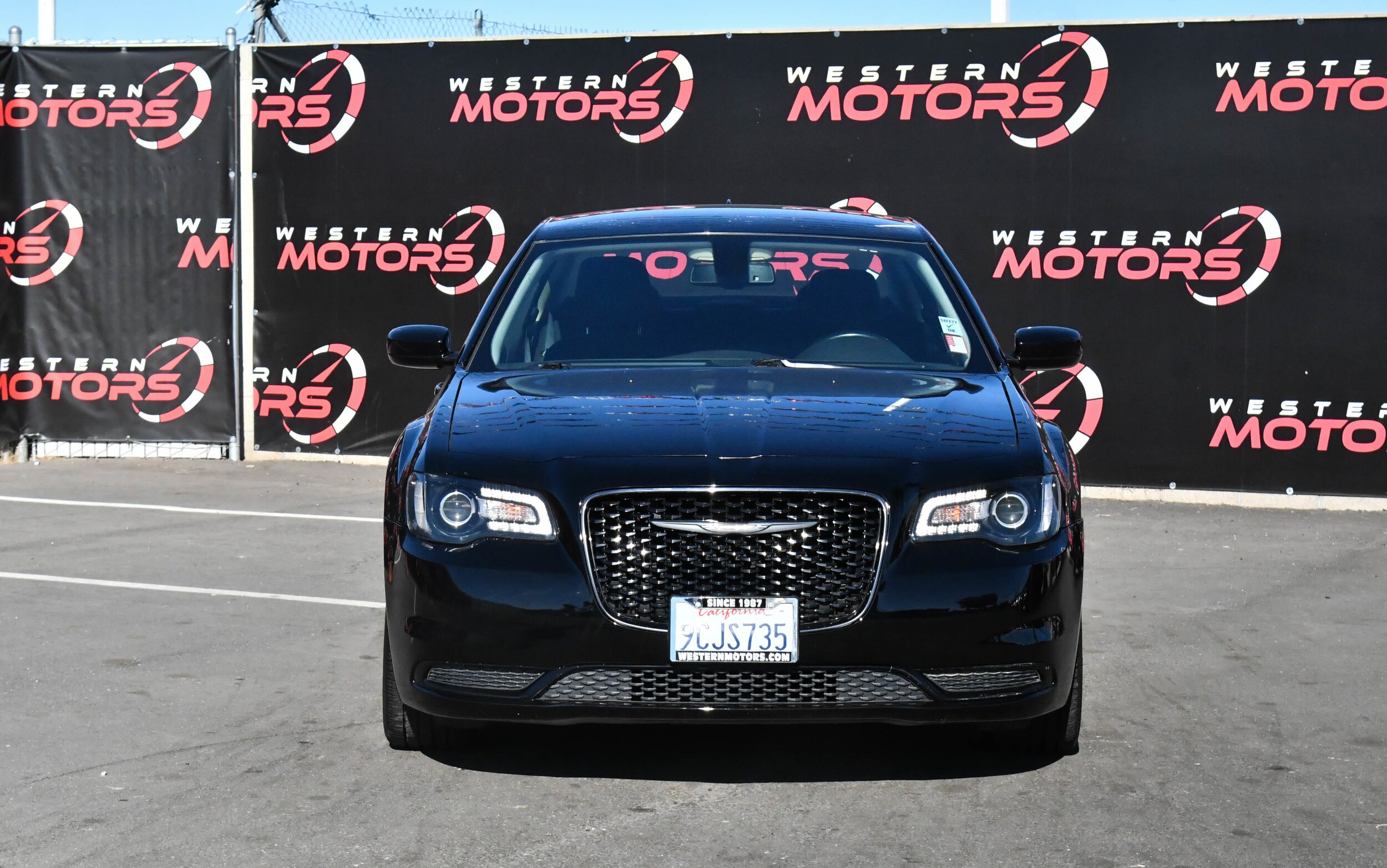 2022 Chrysler 300 Touring photo 2