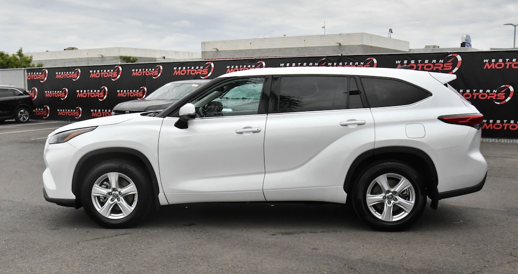 Used 2022 Toyota Highlander LE SUV