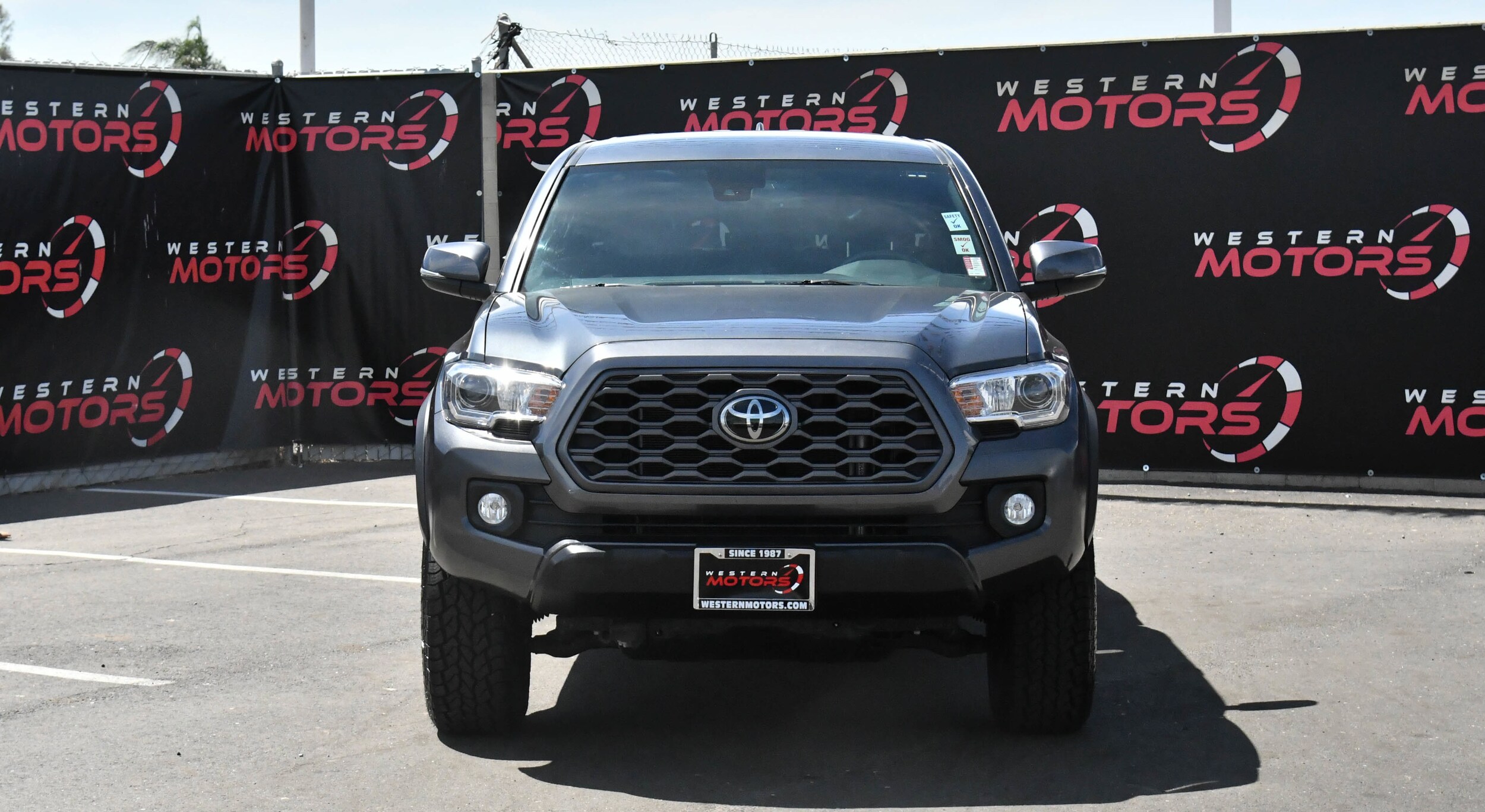 2023 Toyota Tacoma TRD Off-Road photo 2