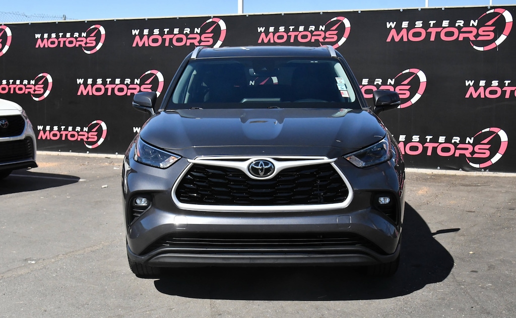 Used 2024 Toyota Highlander XLE Sport Utility 4D SUV