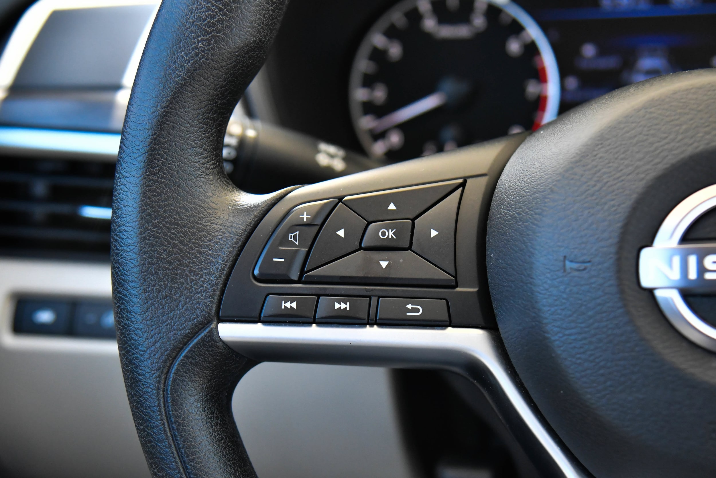 2025 Nissan Altima SV - Photo 25