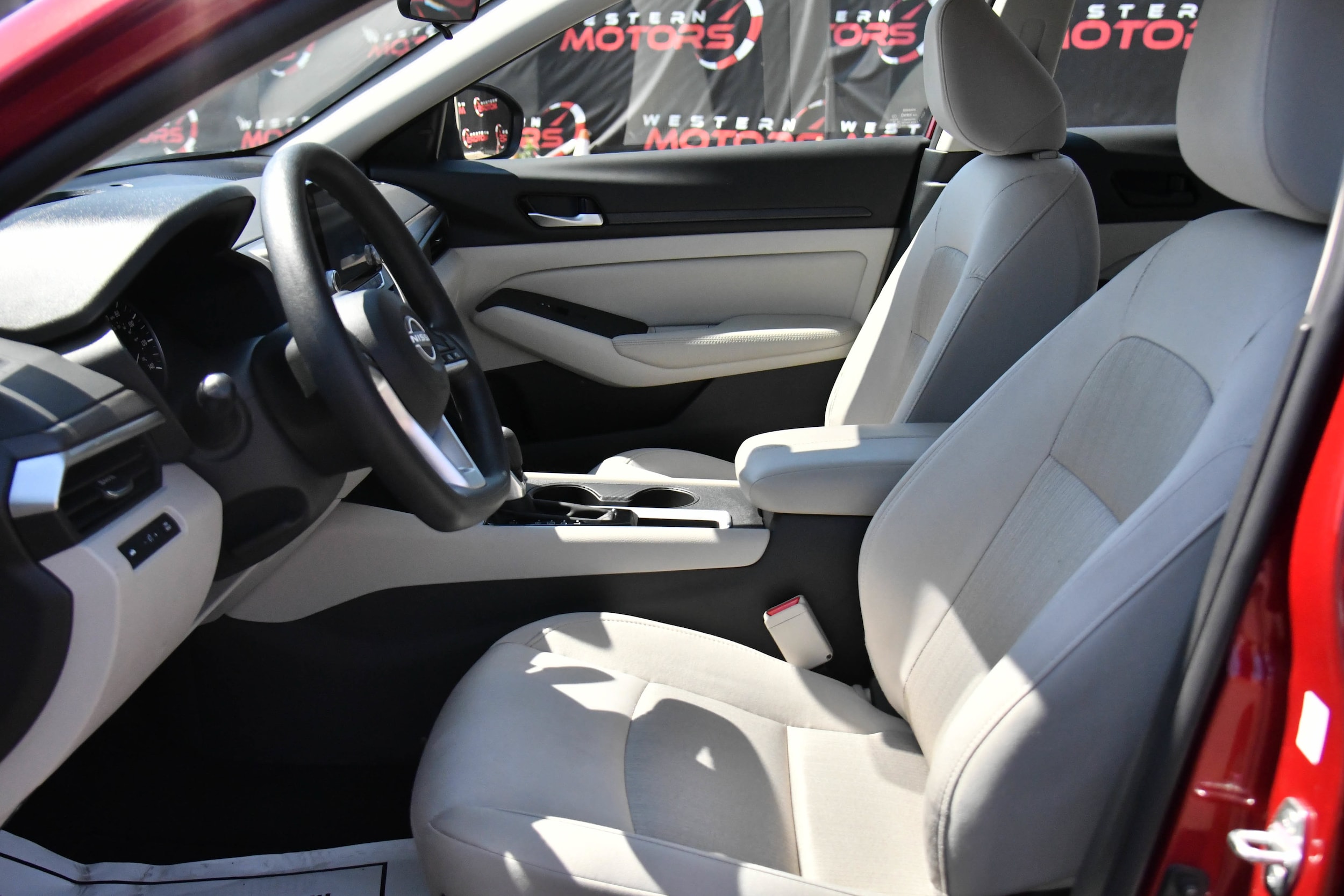 2025 Nissan Altima SV - Photo 14