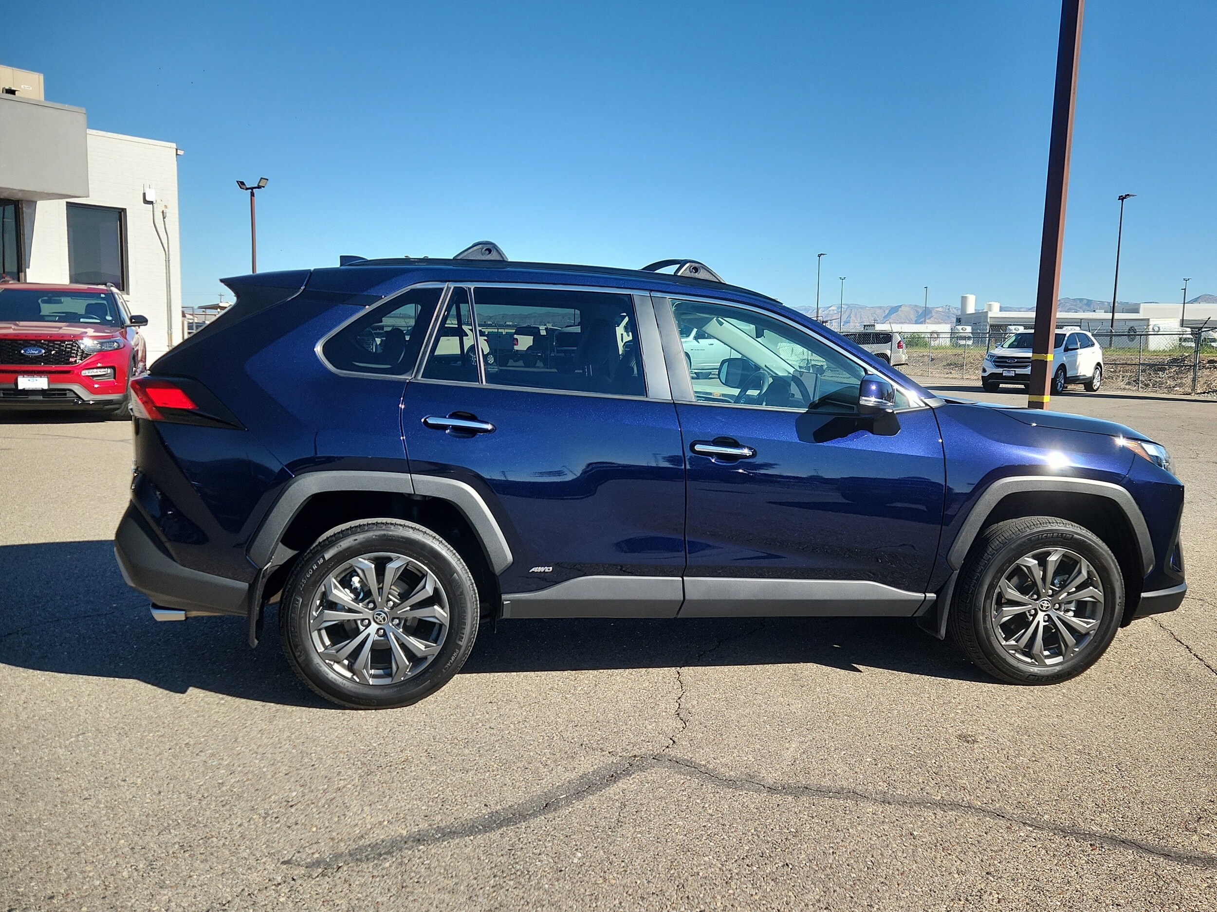 2023 Toyota RAV4 Hybrid Limited photo 2