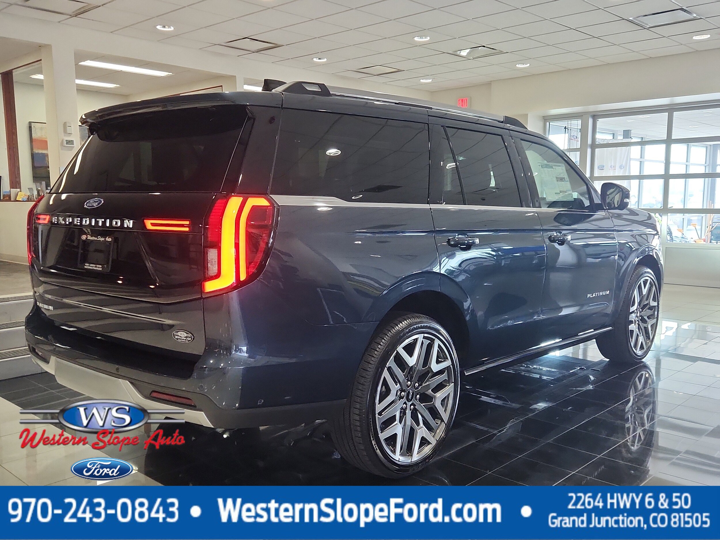 2025 Ford Expedition Platinum photo 3