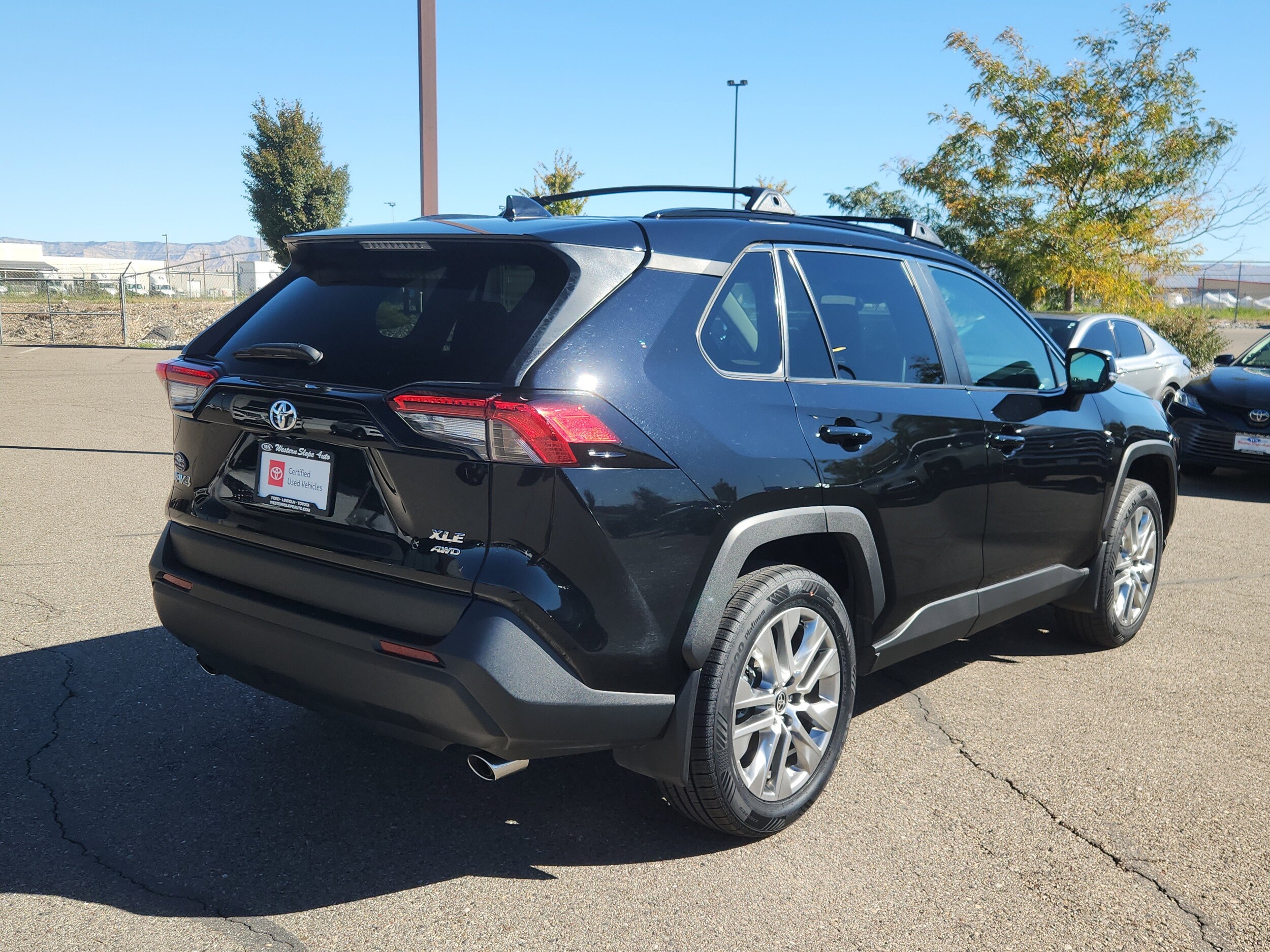 2024 Toyota RAV4 XLE Premium photo 3