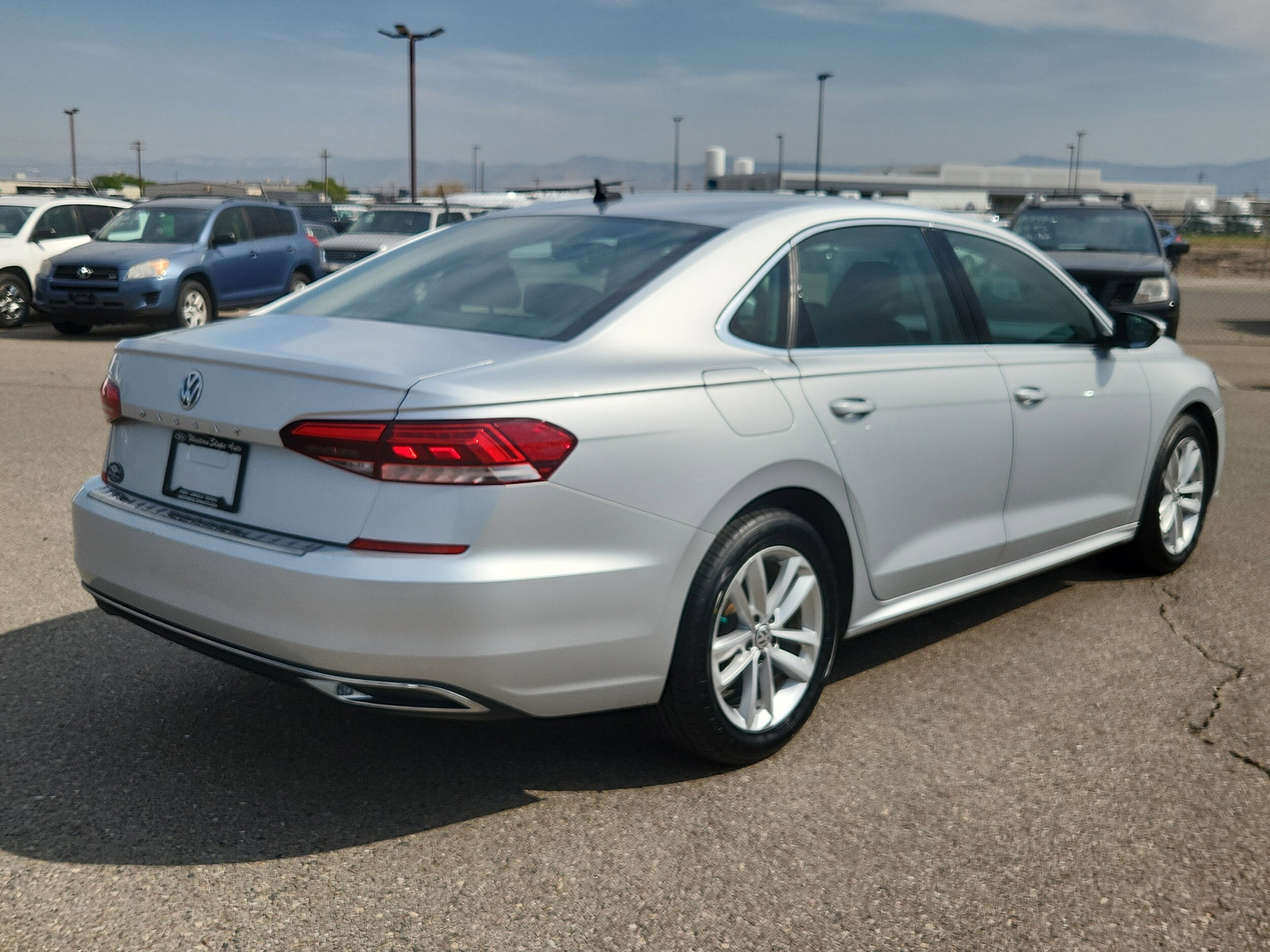 2020 Volkswagen Passat 2.0T SE photo 2
