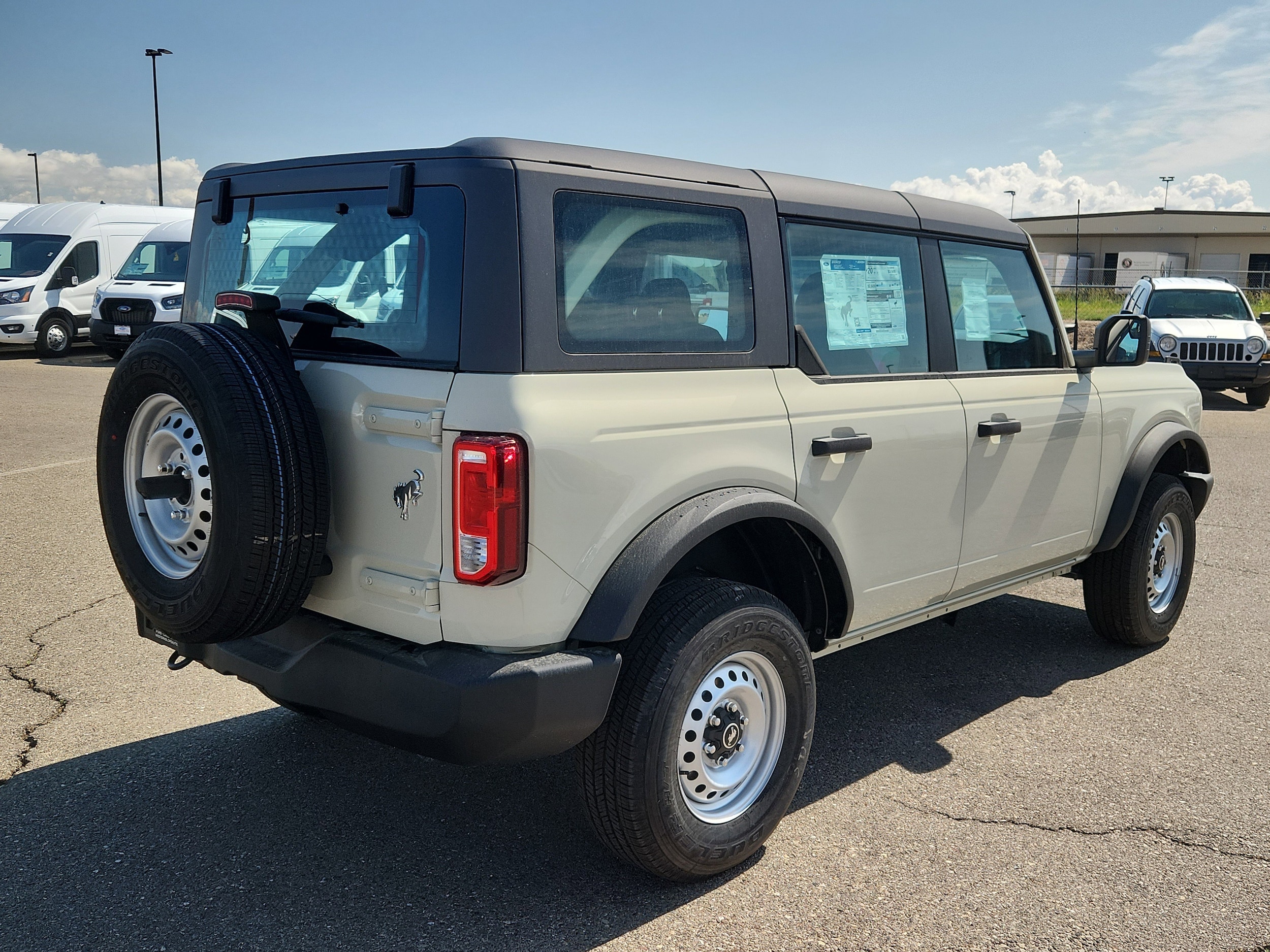 2025 Ford Bronco 4-Door Base - Photo 3
