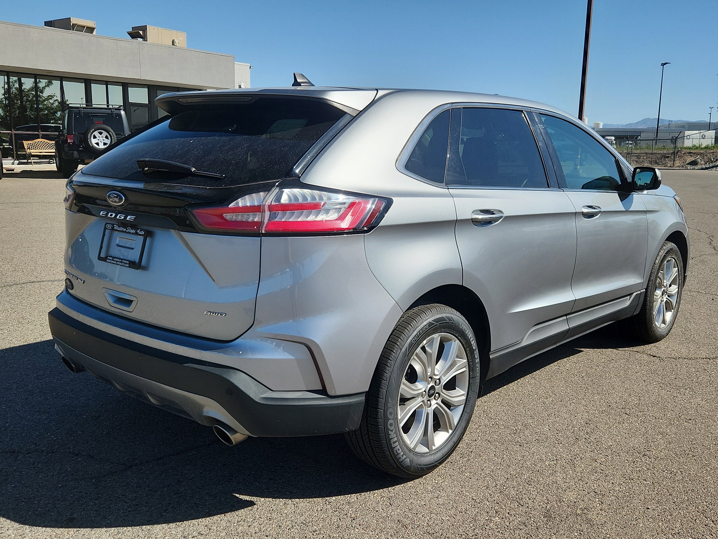2024 Ford Edge Titanium photo 3