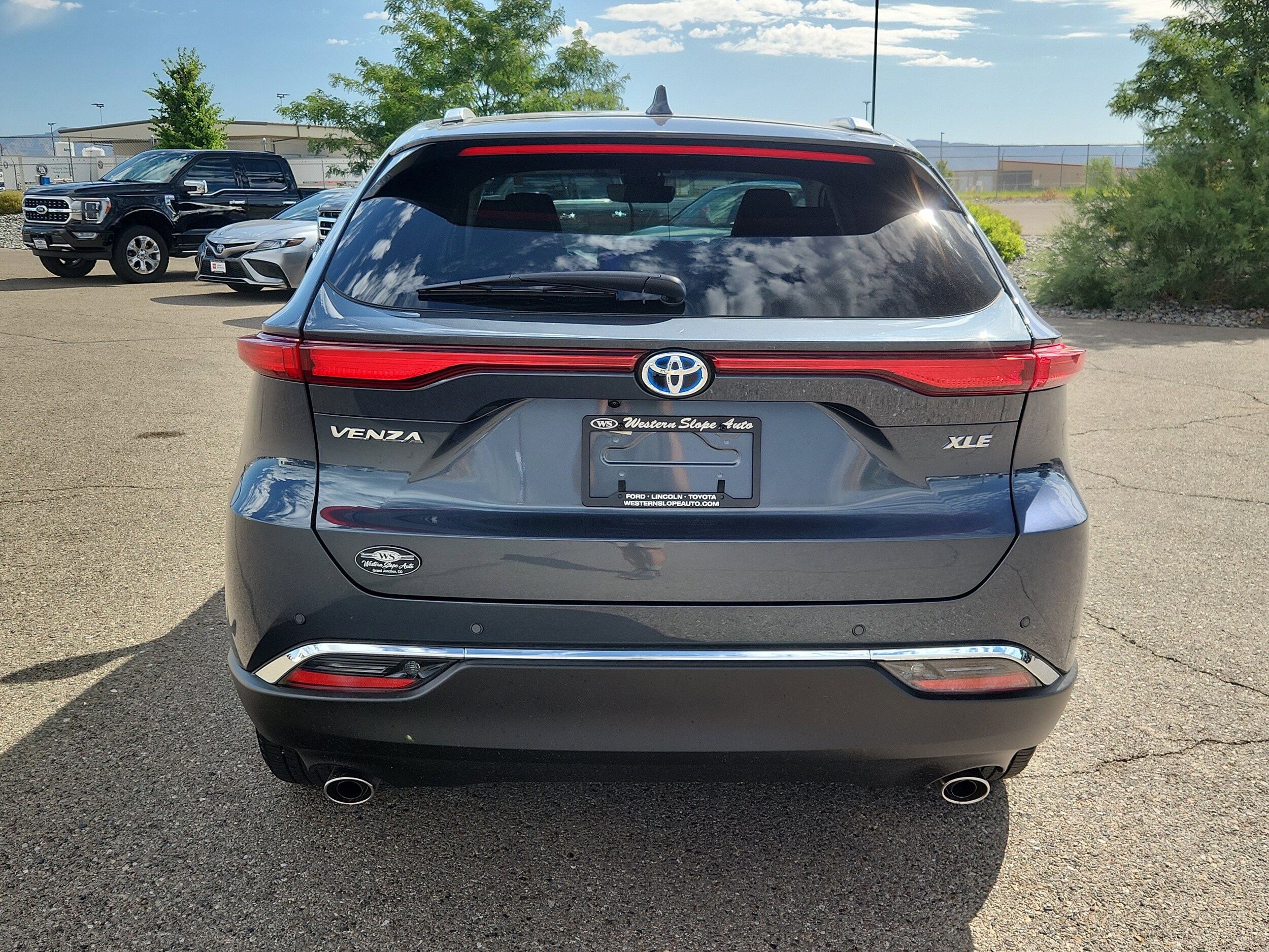 2024 Toyota Venza XLE photo 4
