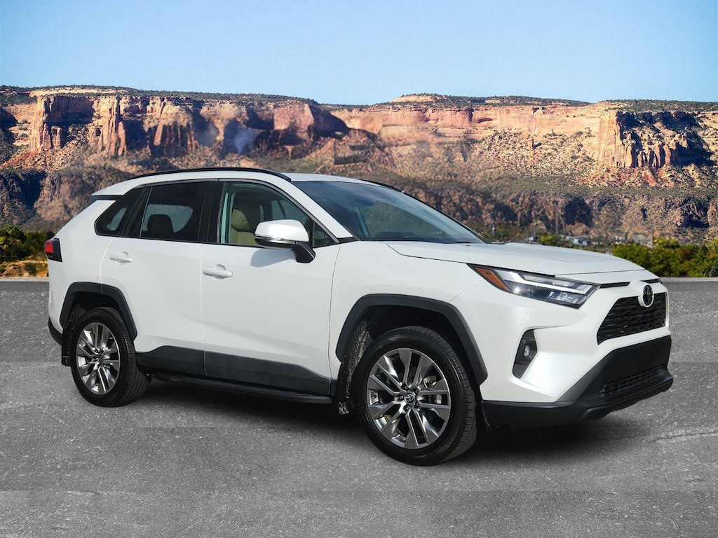 2023 Toyota RAV4 XLE Premium photo 2
