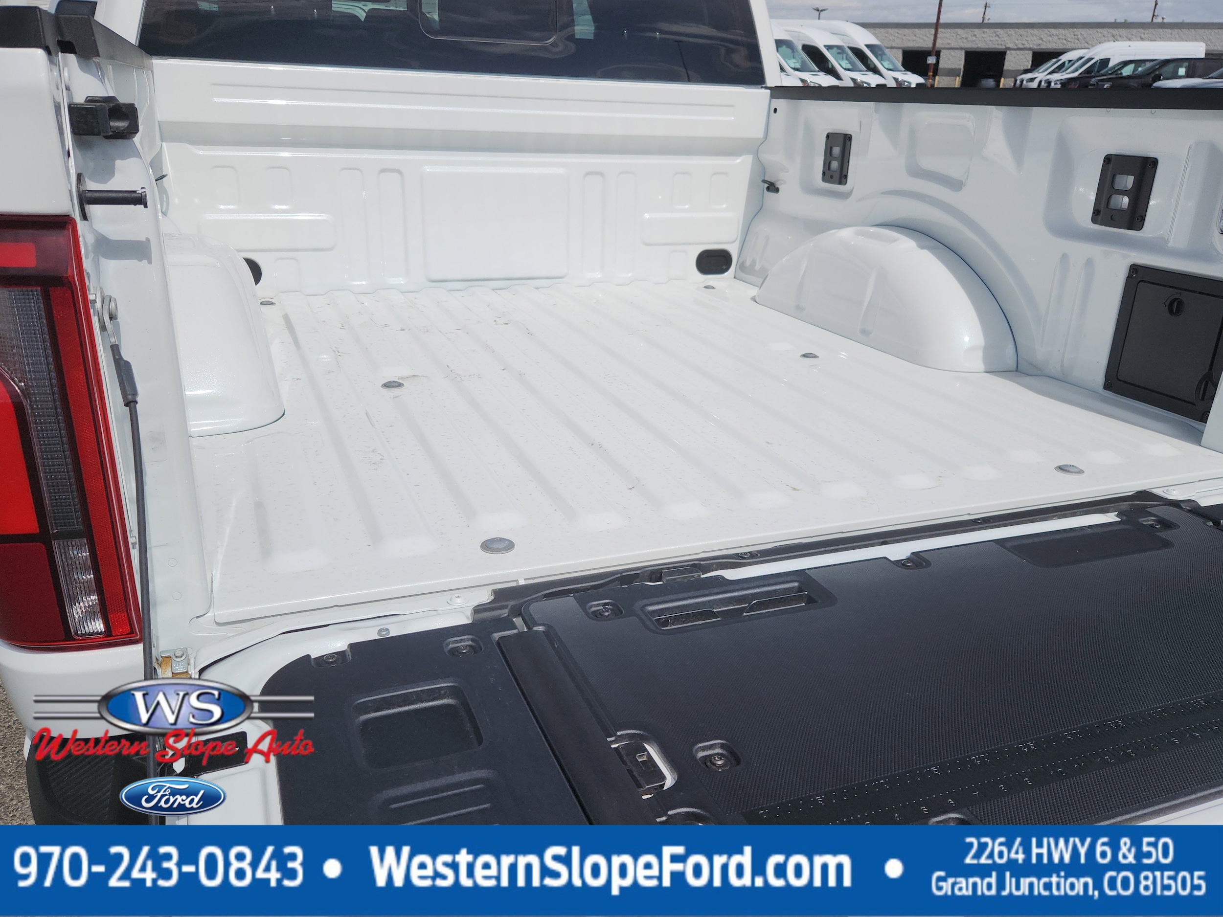 2025 Ford F-150 Platinum - Photo 13