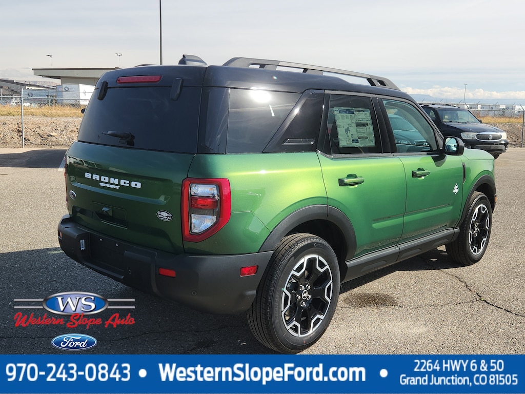 2025 Ford Bronco Sport Outer Banks photo 2