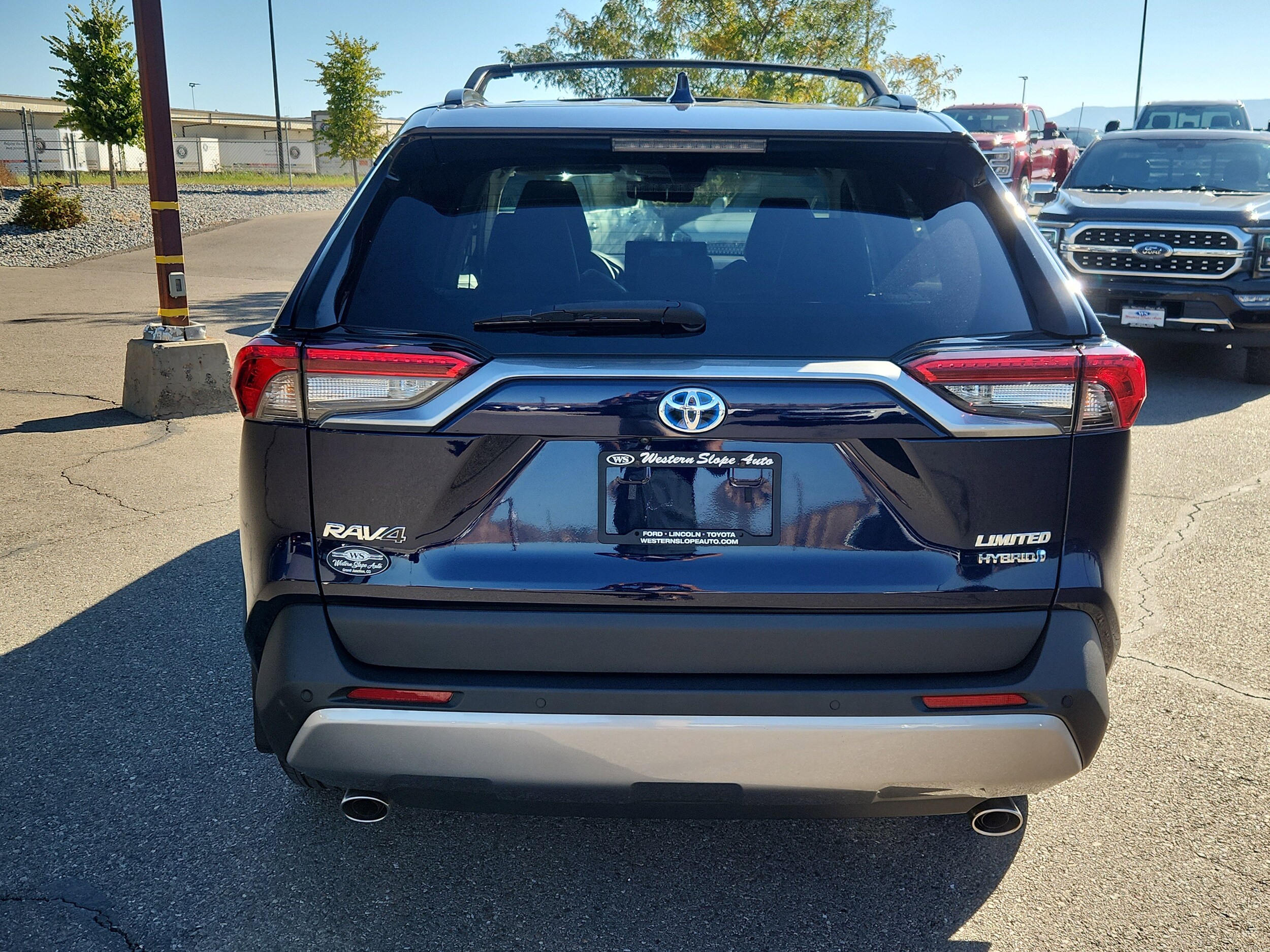 2023 Toyota RAV4 Hybrid Limited photo 4