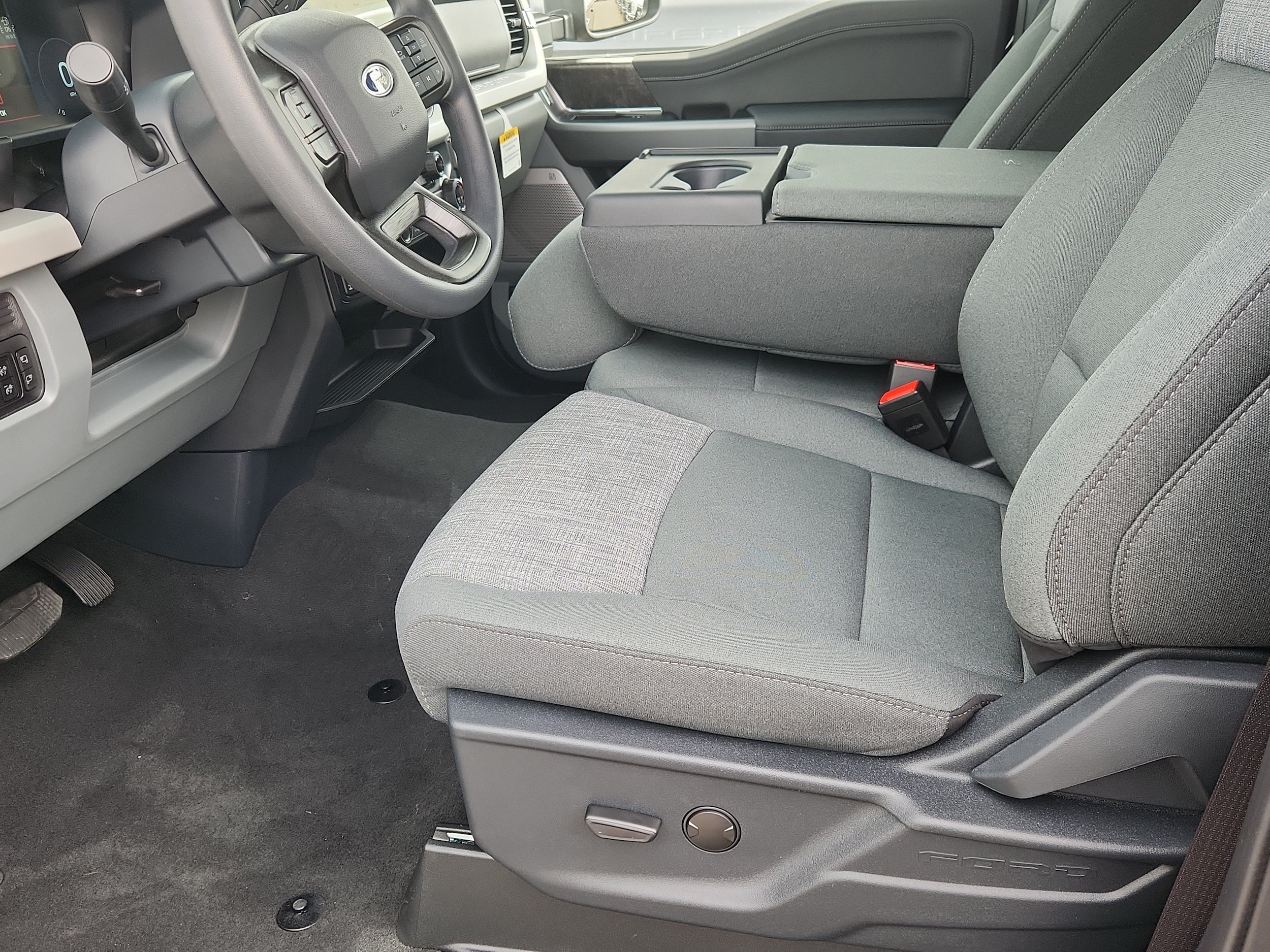 2026 Ford F-350 Super Duty XLT - Photo 7