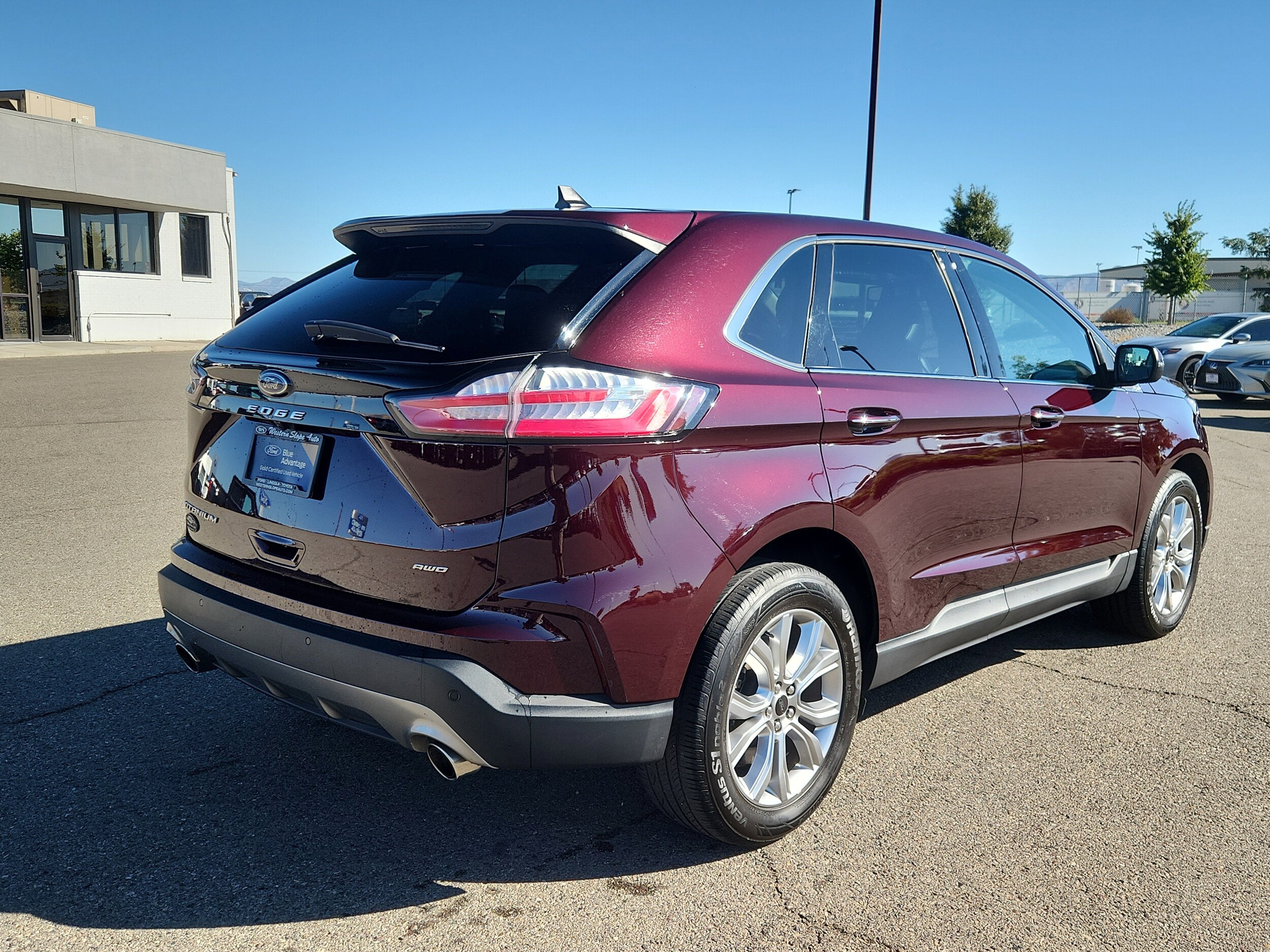 2024 Ford Edge Titanium photo 3